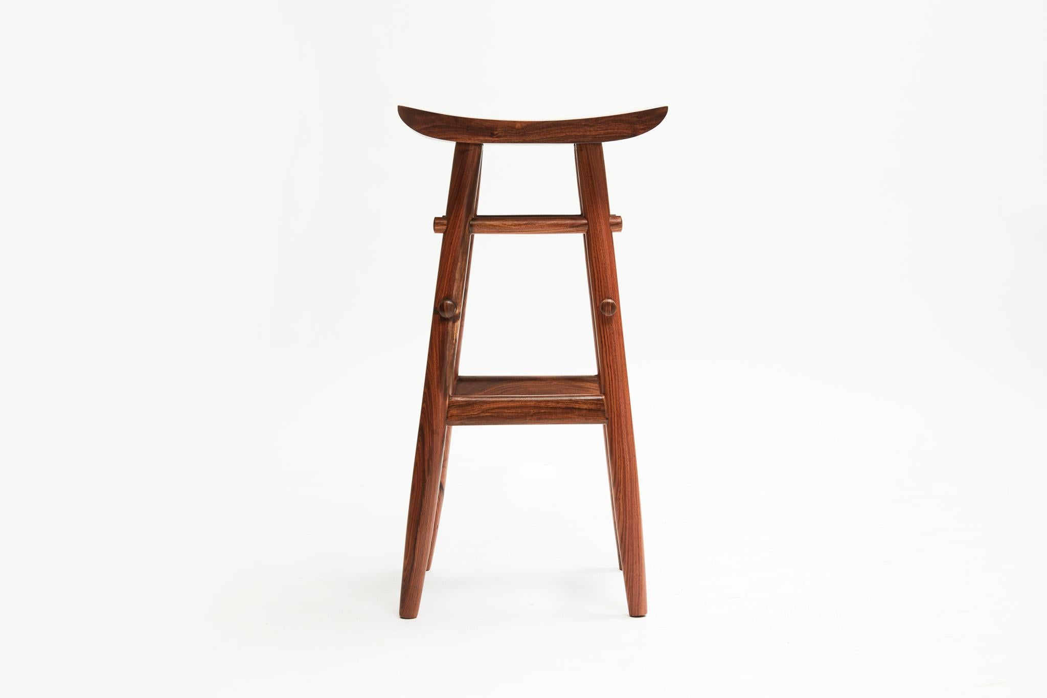 Available now, this very rare Mid-Century Modern stool model “Nine” and designed by Sergio Rodrigues in 2000 is absolutely gorgeous!

Top in solid hardwood composed of glued “lyptus” rulers with a sealer and varnish finish, turned and obscured
