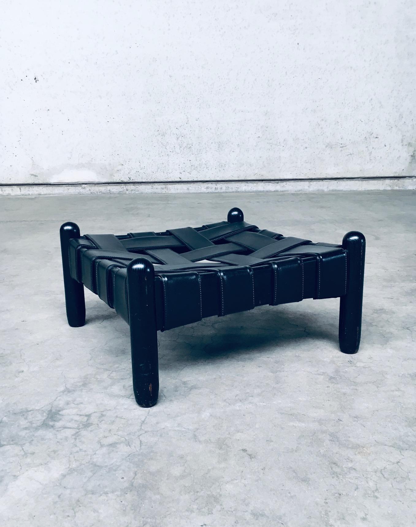 Brazilian Style Design Schwarz gebeiztes Holz & Leder Hocker Hocker im Zustand „Gut“ im Angebot in Oud-Turnhout, VAN