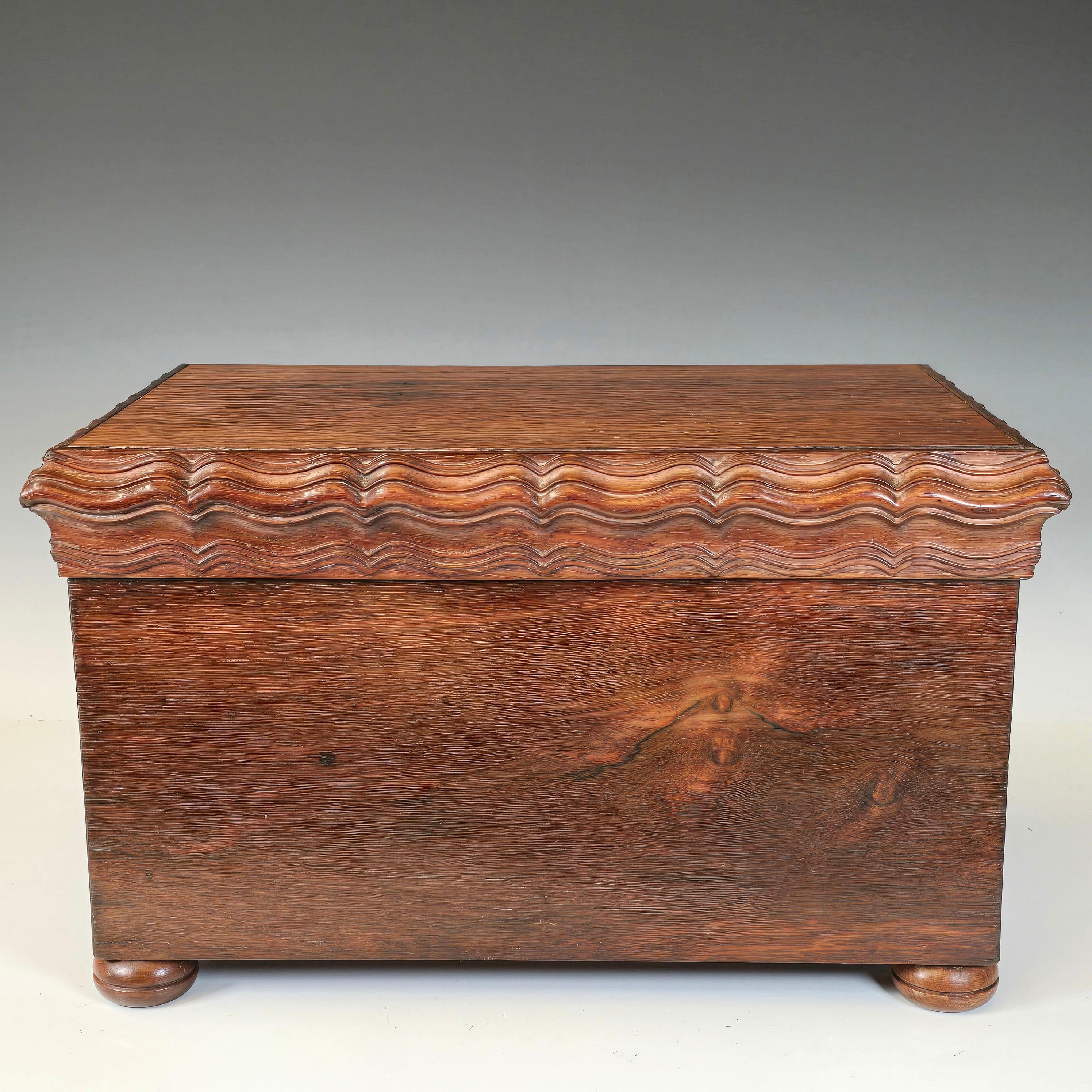 Caja de sobremesa brasileña de palisandro Latón en venta