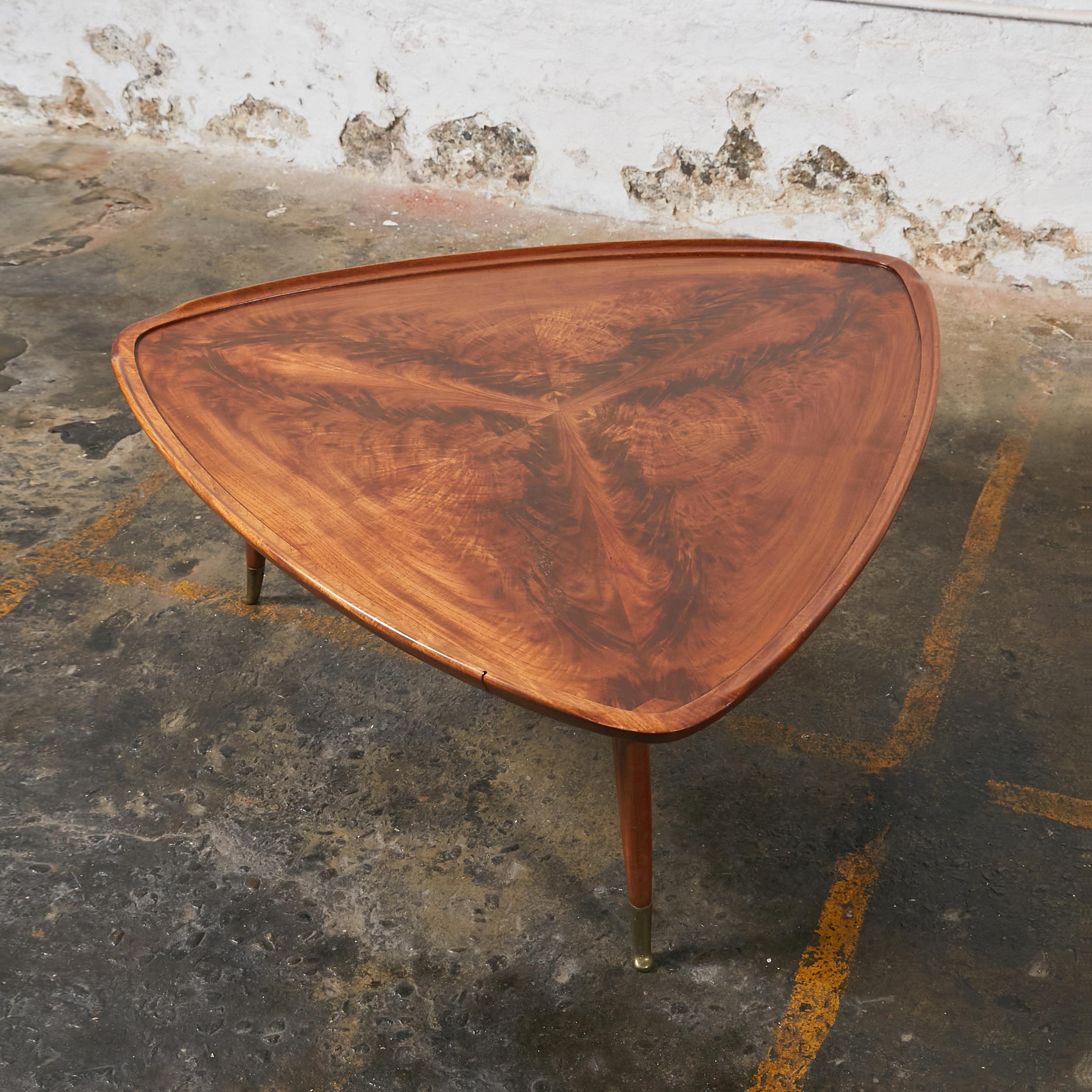 Mid-Century Modern Brazilian Triangular Coffee Table in the Manner of Giuseppe Scapinelli For Sale
