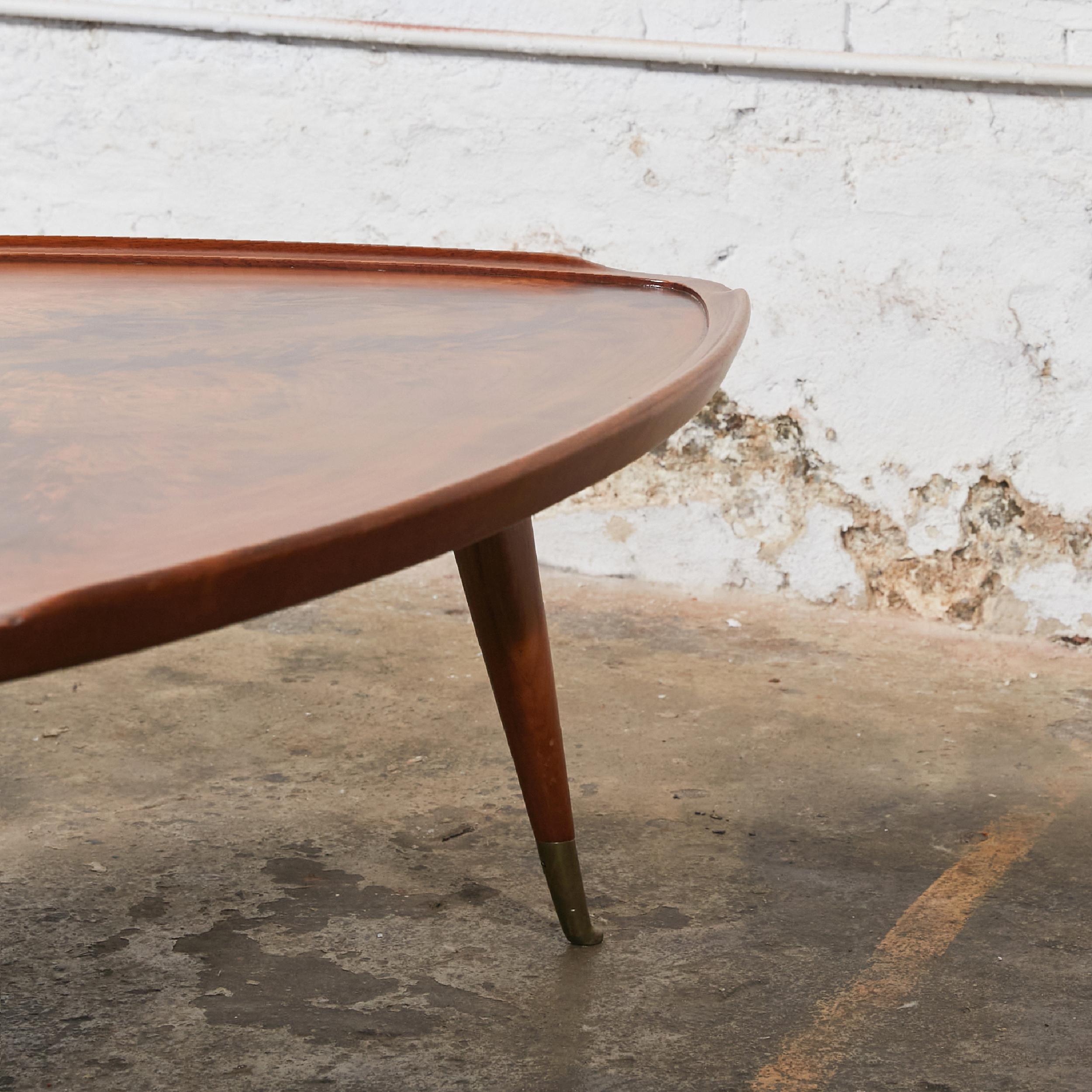 20th Century Brazilian Triangular Coffee Table in the Manner of Giuseppe Scapinelli For Sale