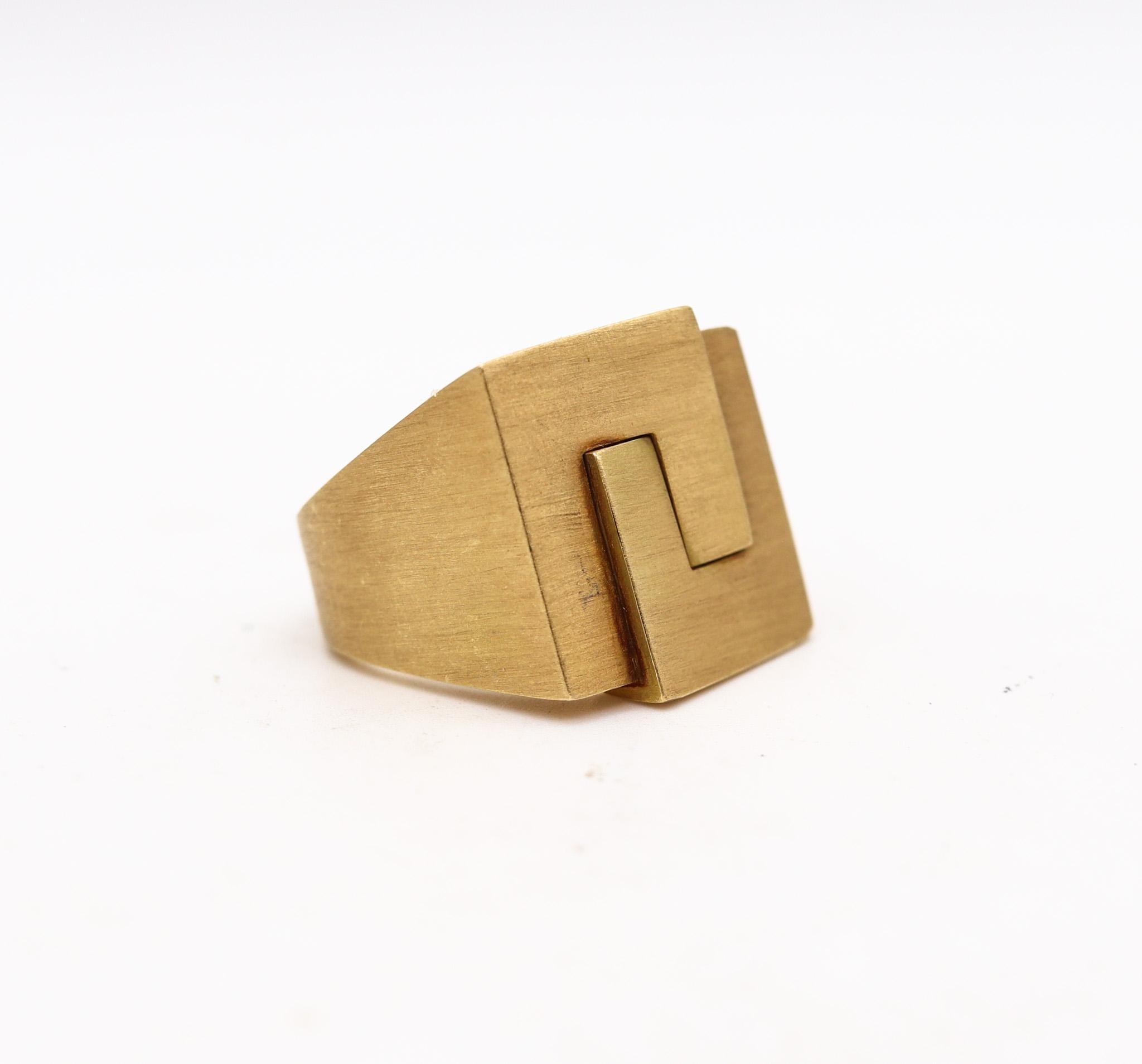 Modernist Antonio Bernardo Sculptural Geometric Ring In Solid 18Kt Yellow Gold For Sale