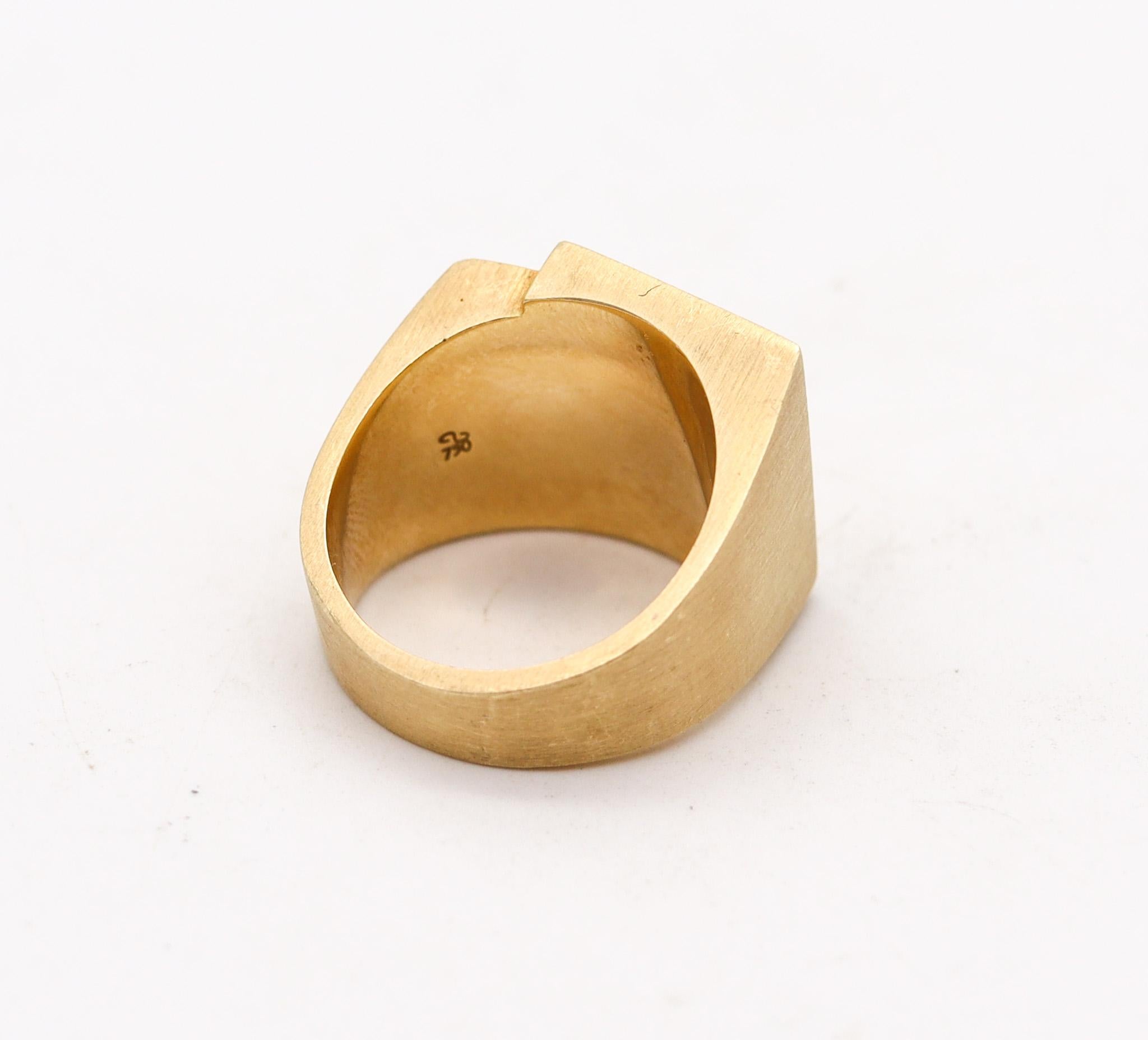 Antonio Bernardo Sculptural Geometric Ring In Solid 18Kt Yellow Gold In Excellent Condition For Sale In Miami, FL