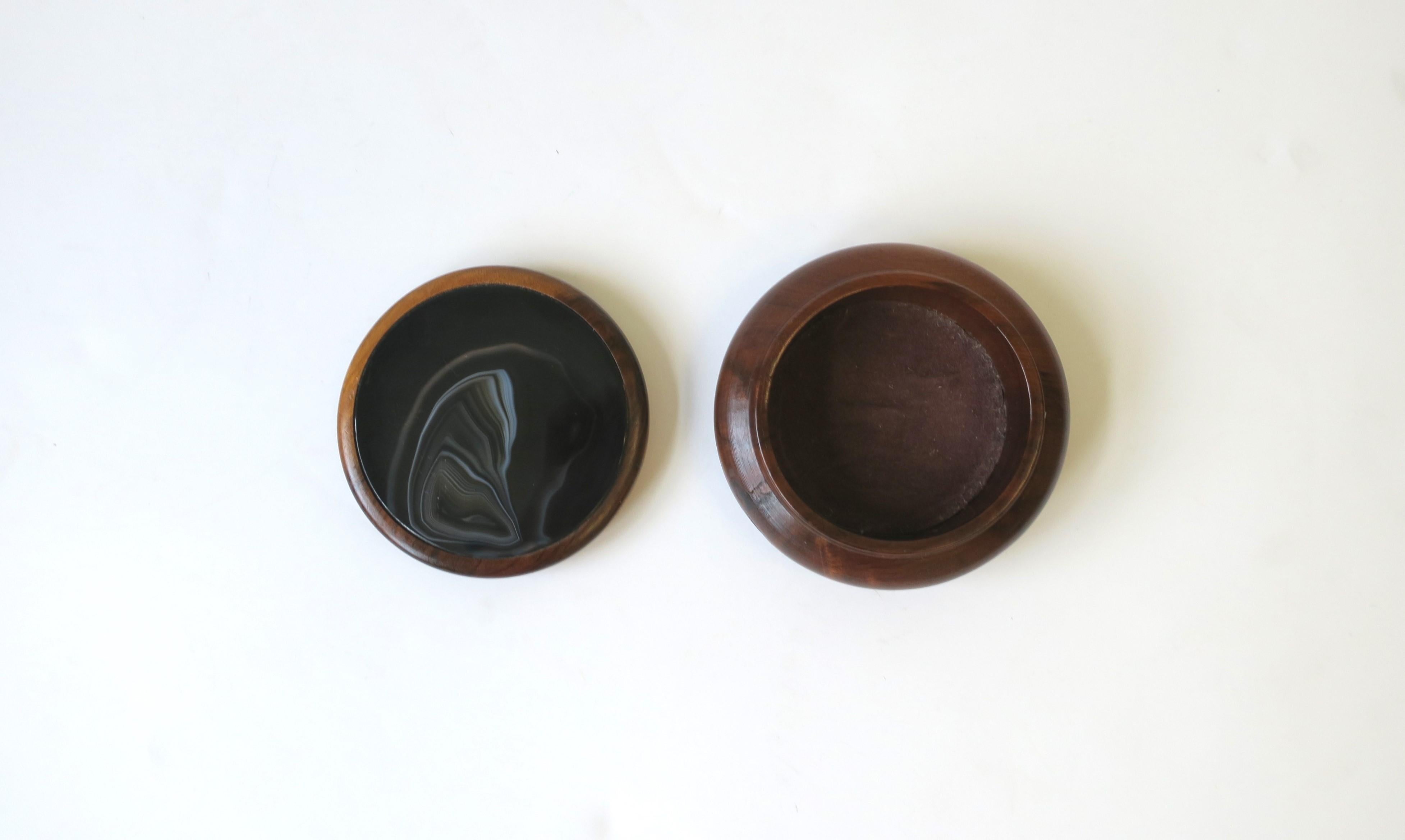 Brazilian Wood and Black Agate Onyx Round Box, Brazil 1980s For Sale 5