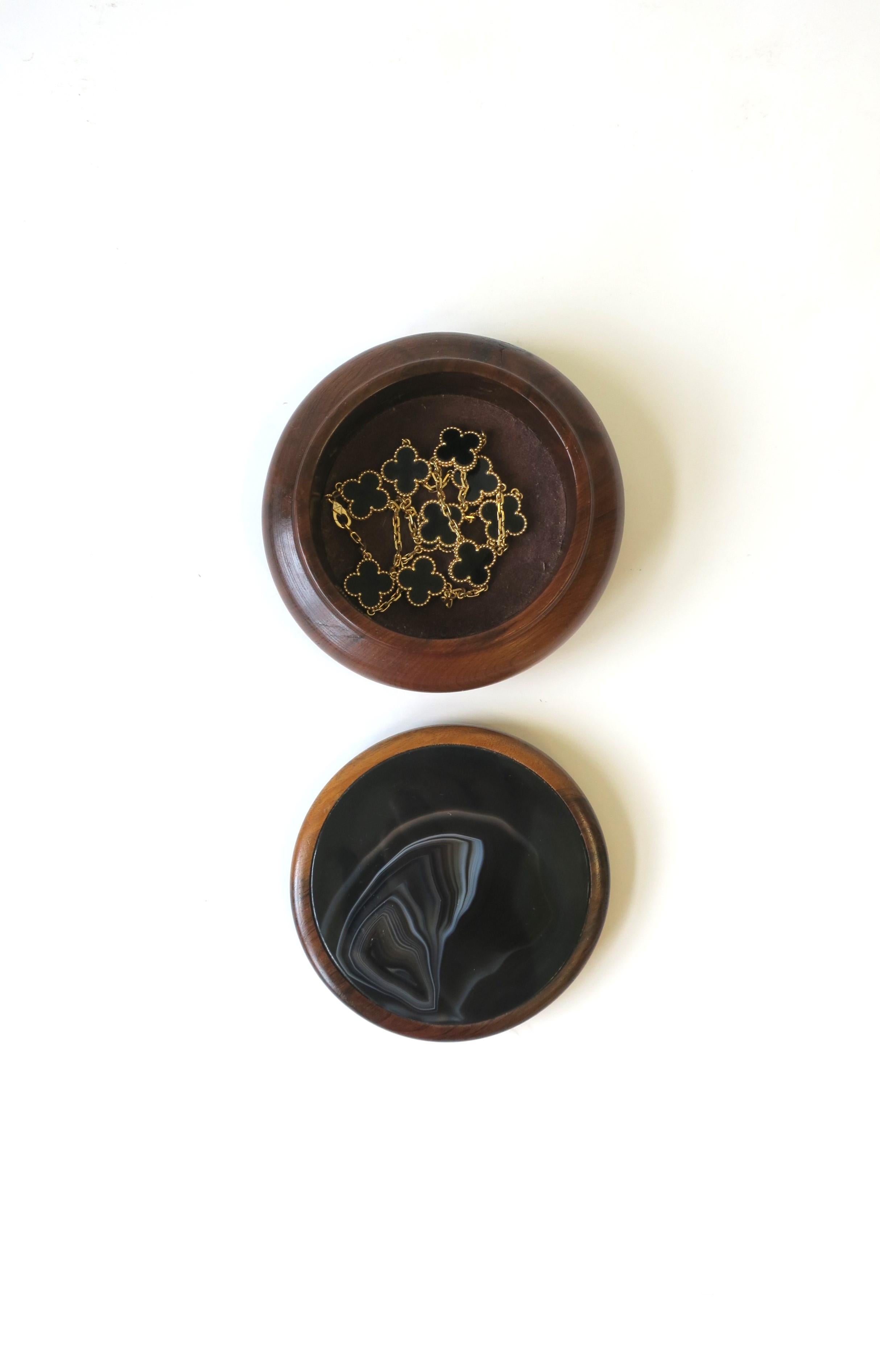 20th Century Brazilian Wood and Black Agate Onyx Round Box, Brazil 1980s For Sale