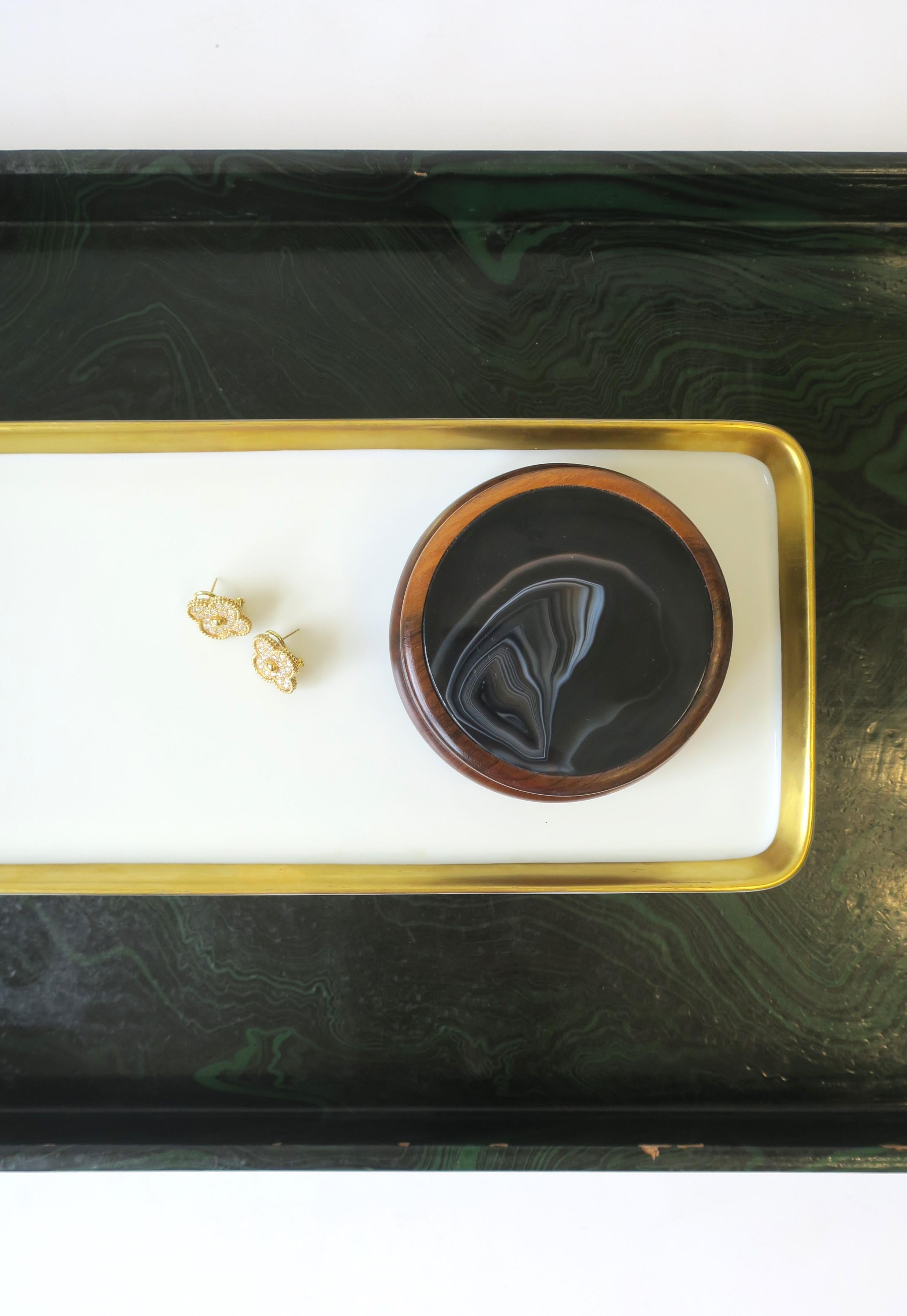 Brazilian Wood and Black Agate Onyx Round Box, Brazil 1980s For Sale 2