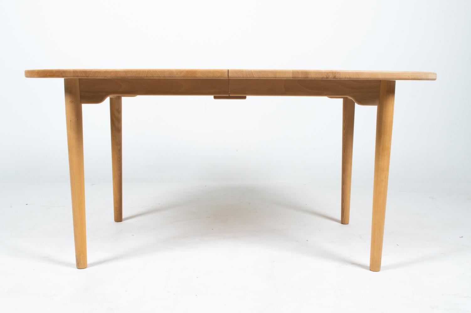 Brdr. Andersen Danish Mid-Century Beech Dining Table In Good Condition For Sale In Norwalk, CT