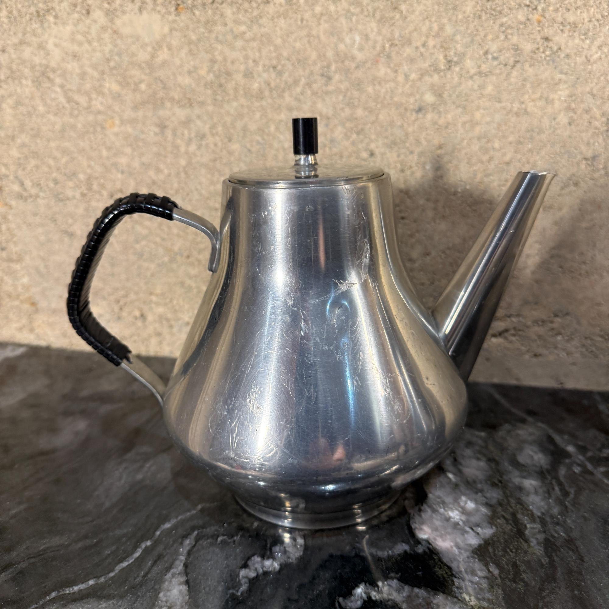 Brødrene Mylius Norwegen Zinn Tee Kaffeekannen Scandinavian Modern im Zustand „Gut“ im Angebot in Chula Vista, CA