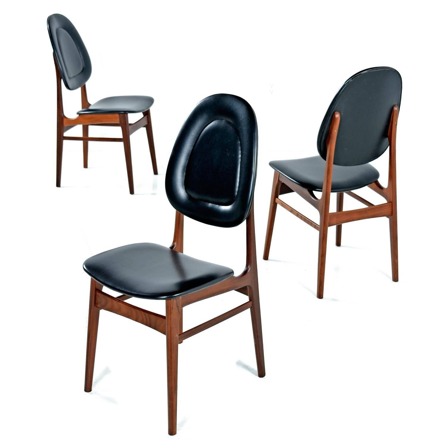 Brødrene Sørheim Norwegian Walnut Dining Chairs Set of Six Original Black Vinyl In Excellent Condition In Chattanooga, TN