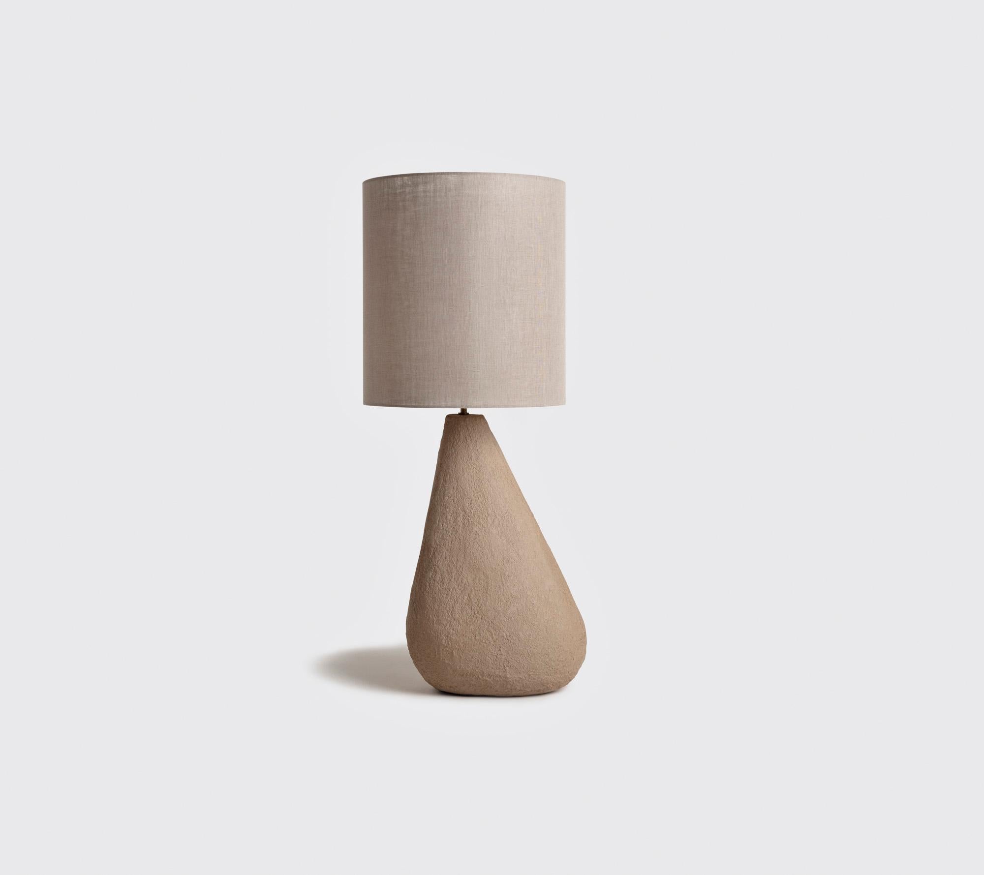 Brésilien Lampe de table Breaco en céramique faite à la main en vente