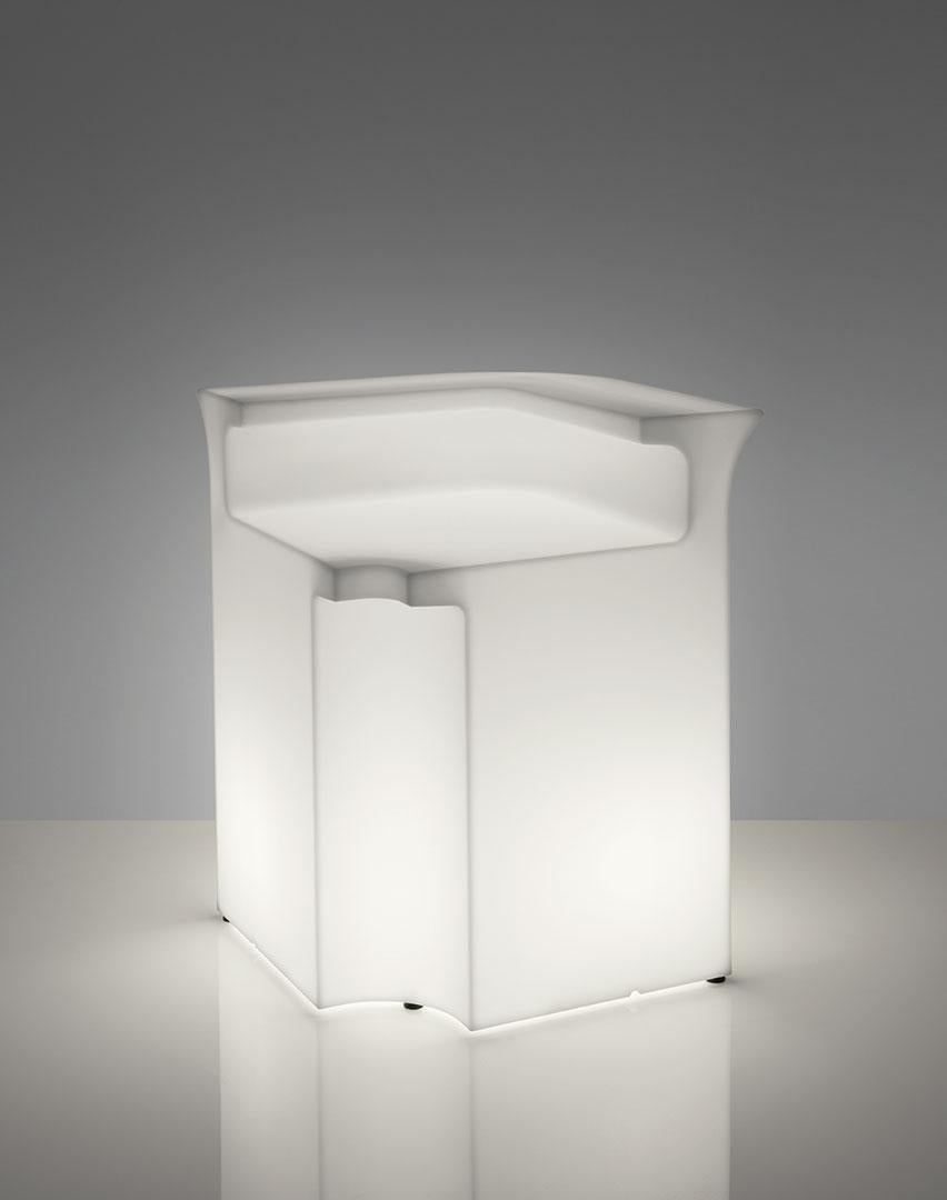 Break Corner Lighted Bar Counter by SLIDE Studio
Dimensions: D 85 x W 85 x H 110 cm.
Materials: Polyethylene.
Weight: 28 kg.

This product is suitable for indoor and outdoor use. Available in a lighted version. Additional details on glass or steel