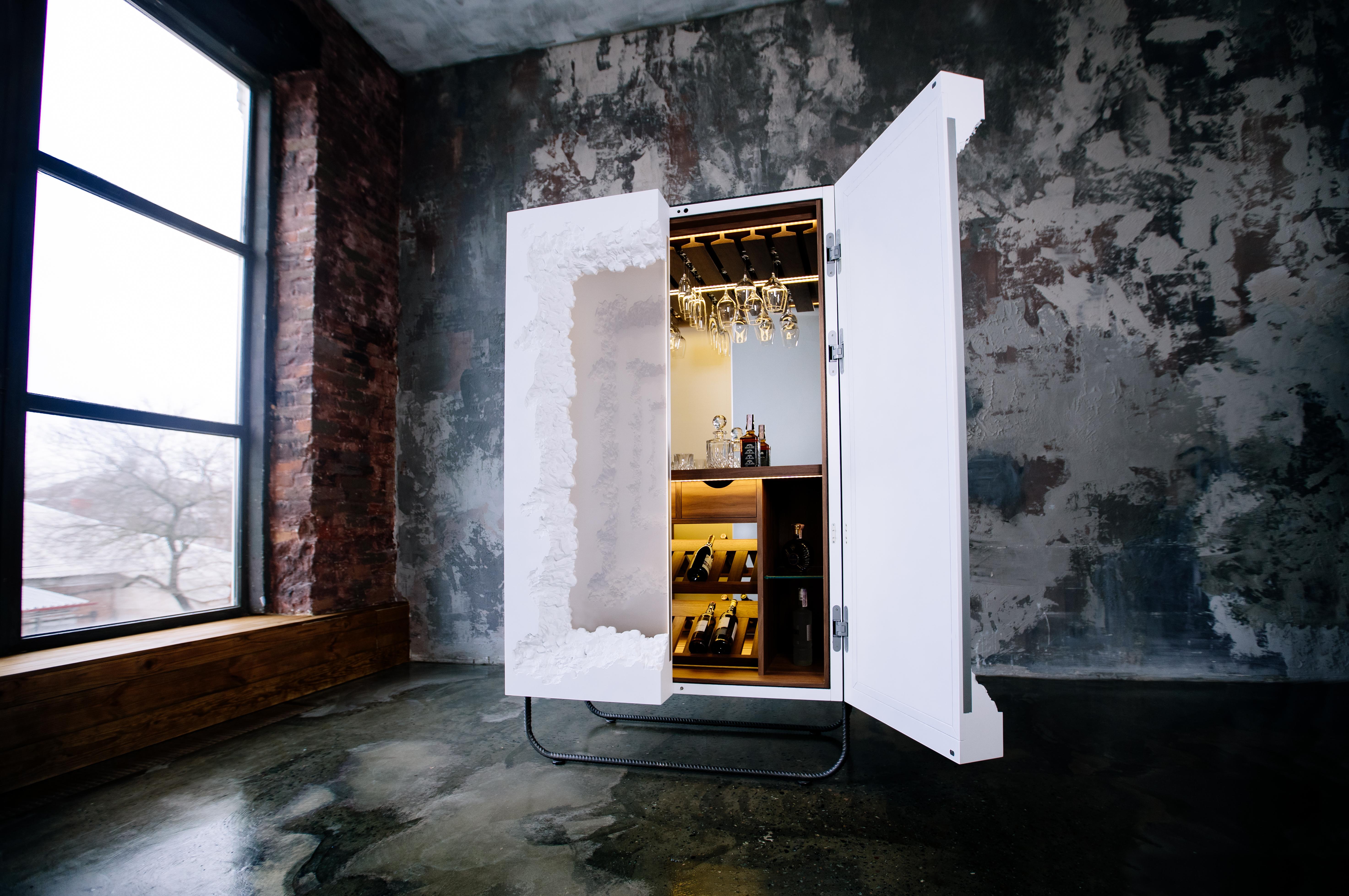 Postmoderno Armadio bar Break Free di PANOPTIKUM COLLECTIONS in vendita