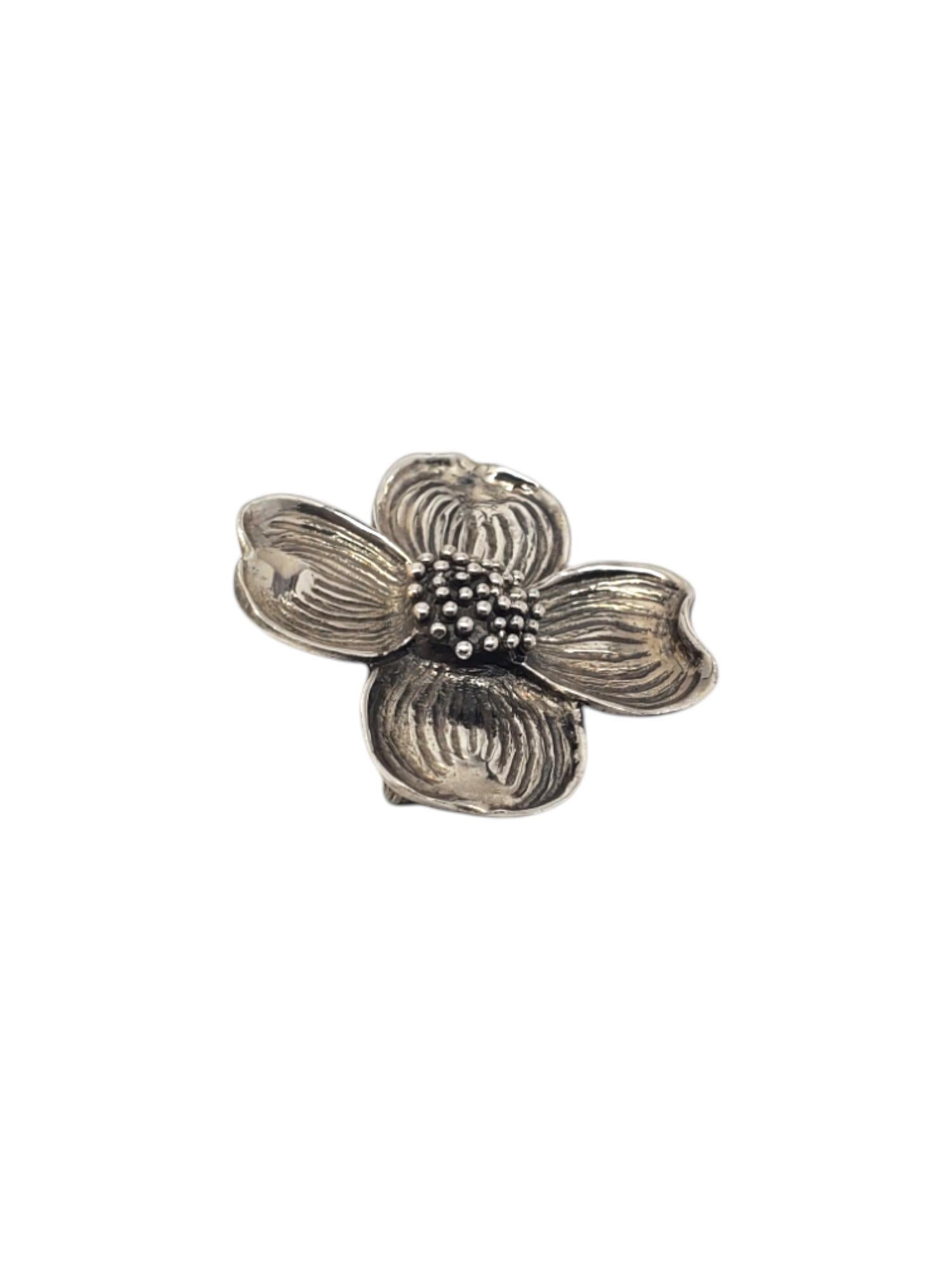 Breakell Sterling Silver Dog Leaf Flower Brooch -

This vintage brooch by Breakell features a modern flower dogwood design and is set in sterling silver.

Size: 39.42 mm x 42.09 mm

Stamped: BREAKELL STERLING

Weigh: 12.5 dwt / 19.5 gr.

Very good
