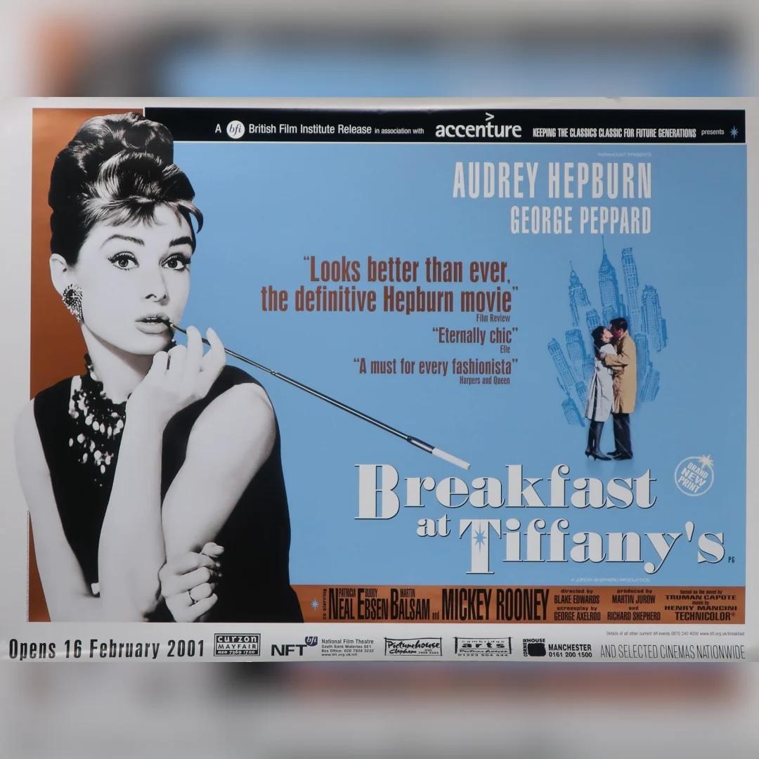 Frühstück bei Tiffany's (2001r)
Original British Quad (30 X 40 Zoll)

Dieses offizielle Plakat des British Film Institute (BFI) wurde für die britische Neuauflage von Breakfast at Tiffany's (Frühstück bei Tiffany) - Blake Edwards' kultiger Film aus