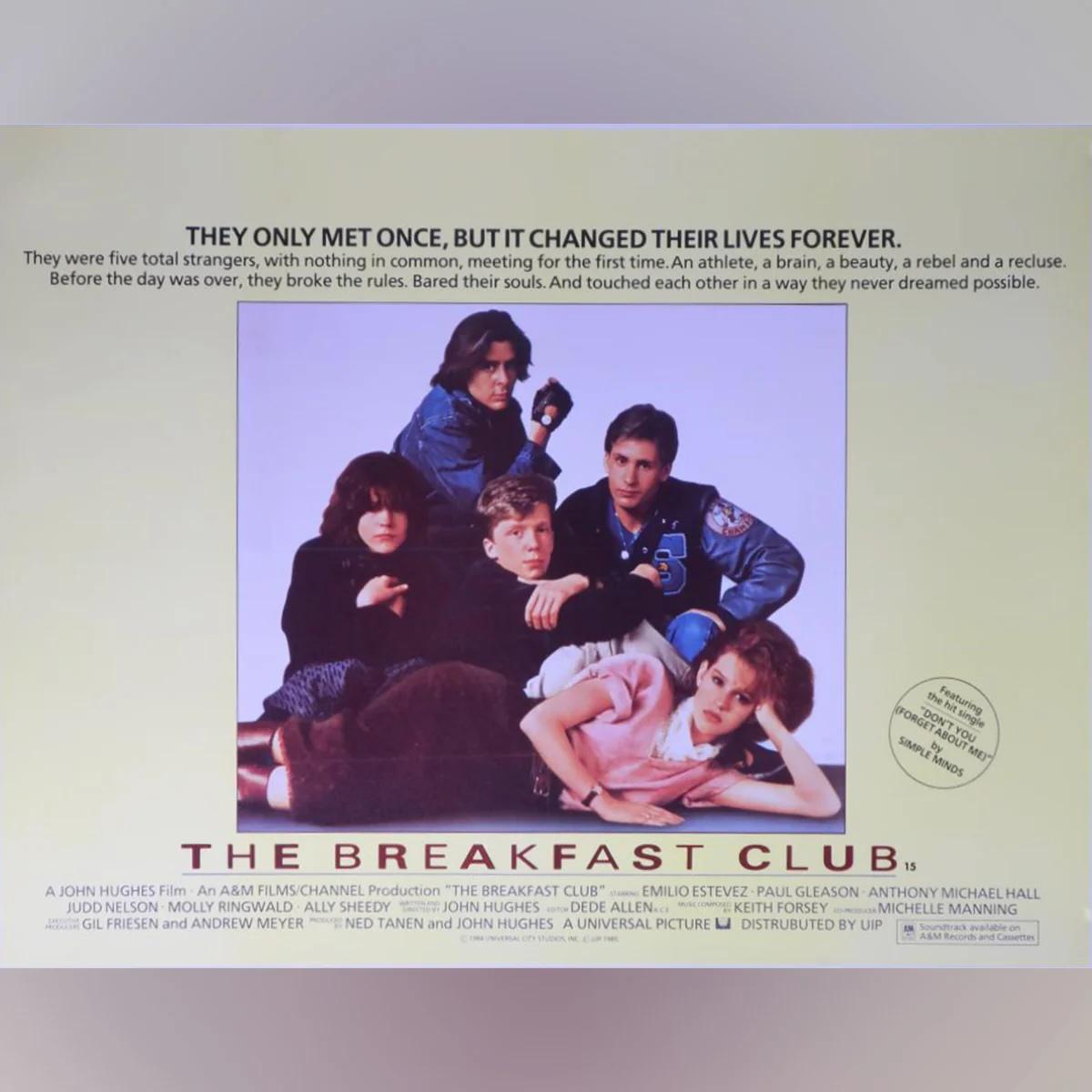 El club de los cinco (1985)
Quad británico original (30 X 40 pulgadas)

Cinco estudiantes de instituto de distintas clases sociales soportan un sábado de castigo bajo las órdenes de un director hambriento de poder (Paul Gleason). El dispar grupo