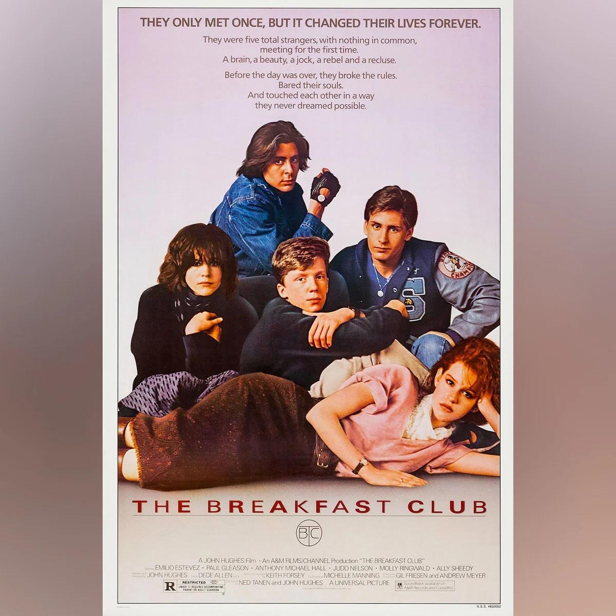 El club de los cinco (1985)
Original Una Hoja (27 X 41 Pulgadas)

Cinco estudiantes de instituto de distintas clases sociales soportan un sábado de castigo bajo las órdenes de un director hambriento de poder (Paul Gleason). El dispar grupo está