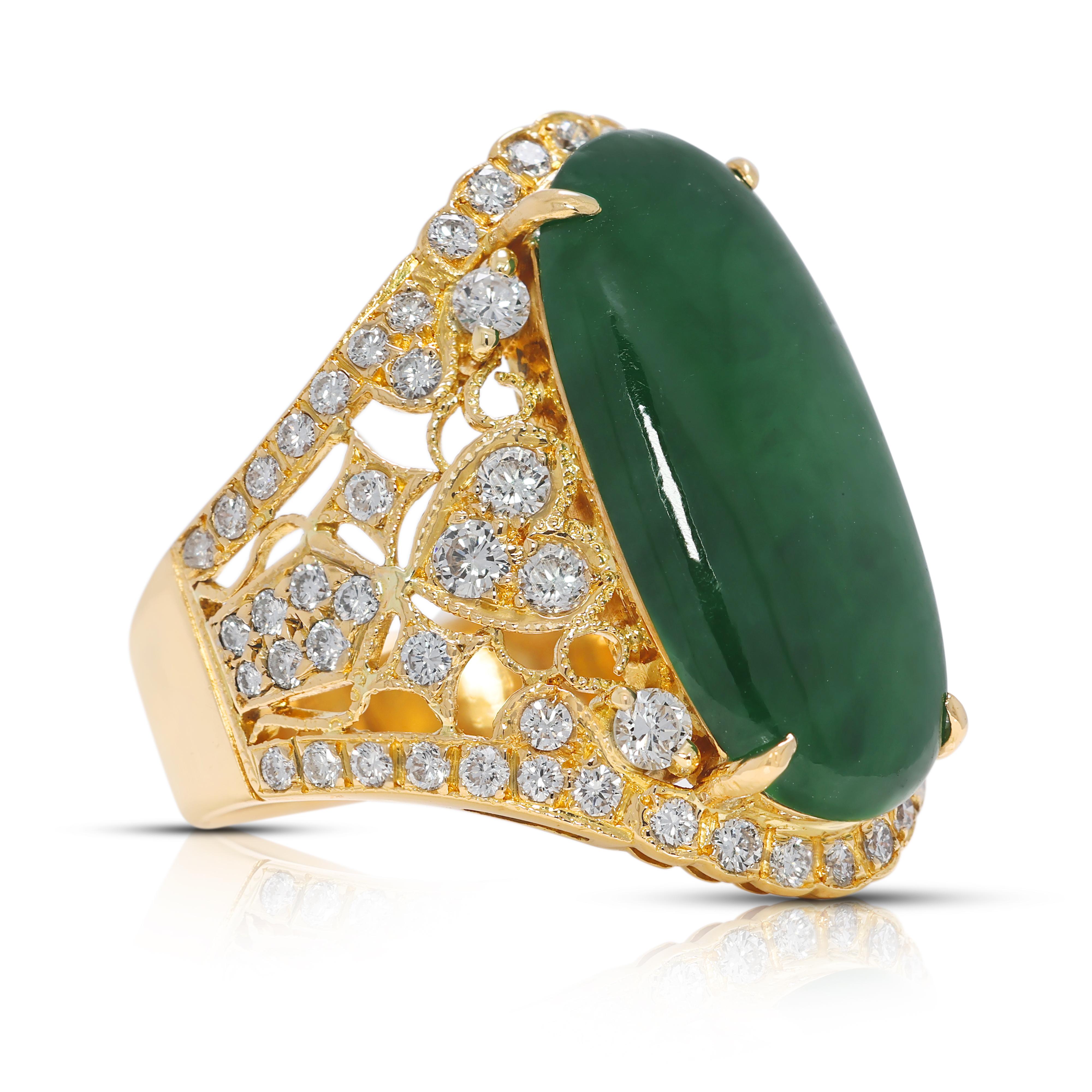 Taille ronde Bague cocktail en or jaune 20K avec diamant naturel et jadéite de 0,72ct à couper le souffle en vente