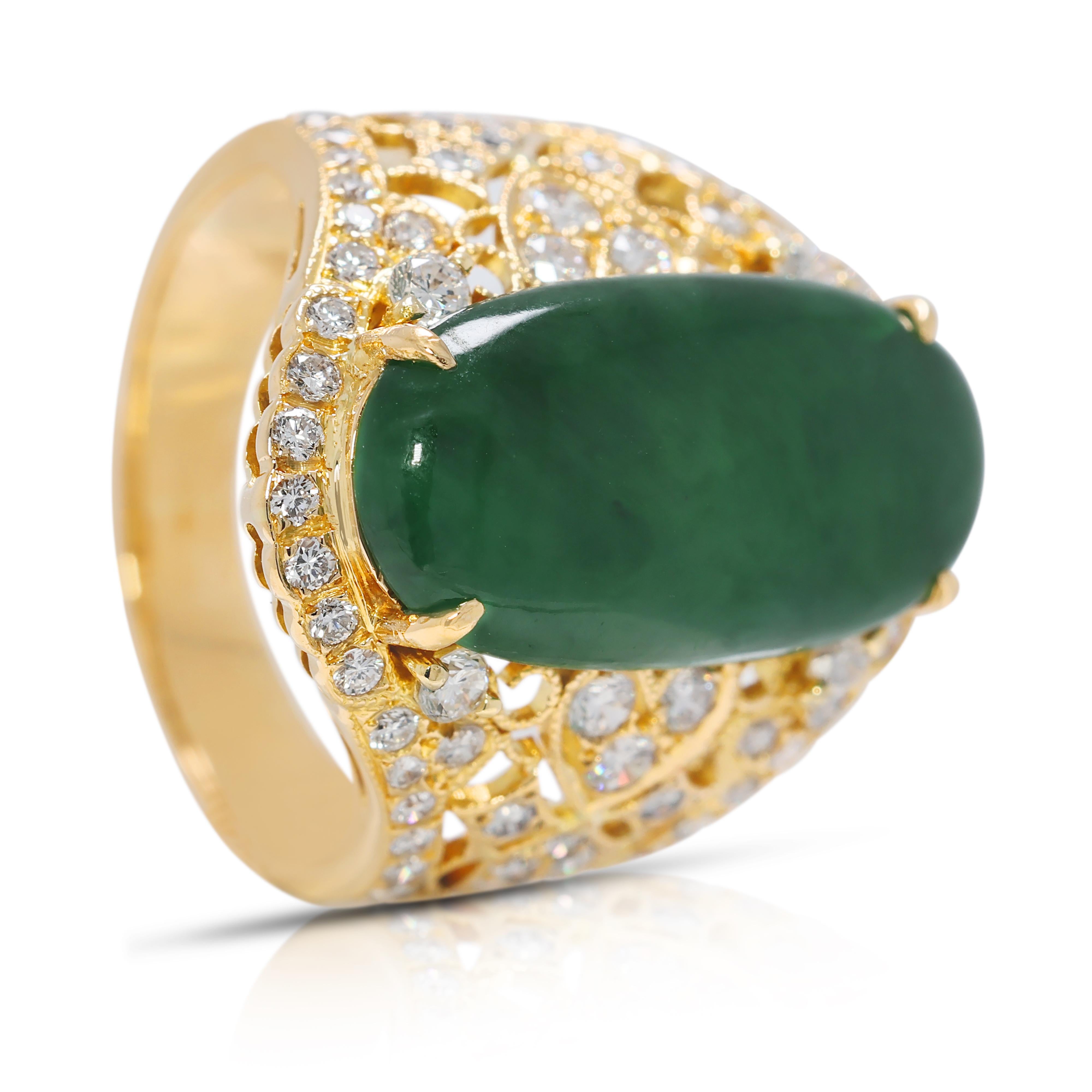 Bague cocktail en or jaune 20K avec diamant naturel et jadéite de 0,72ct à couper le souffle Pour femmes en vente