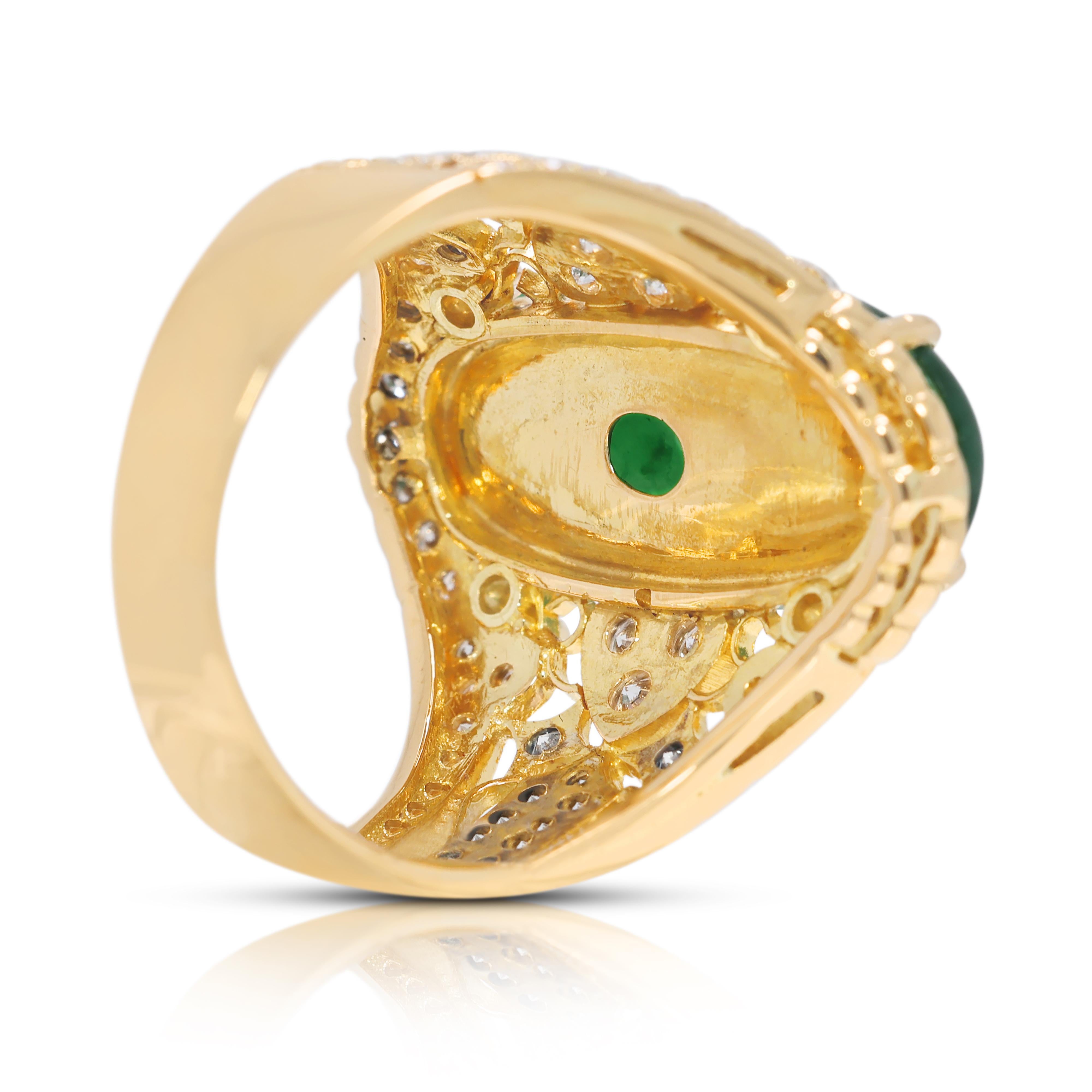 Bague cocktail en or jaune 20K avec diamant naturel et jadéite de 0,72ct à couper le souffle en vente 1