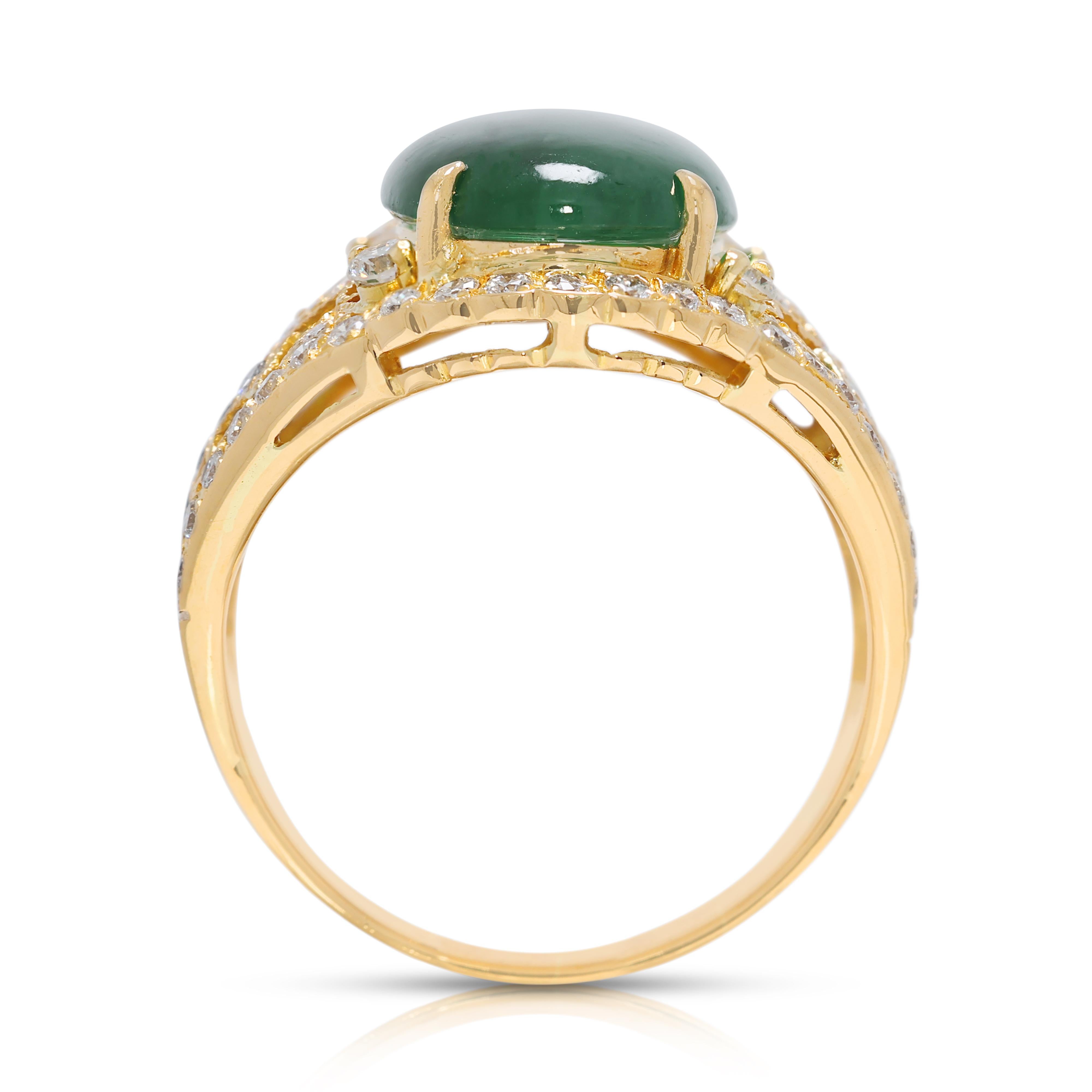 Bague cocktail en or jaune 20K avec diamant naturel et jadéite de 0,72ct à couper le souffle en vente 2
