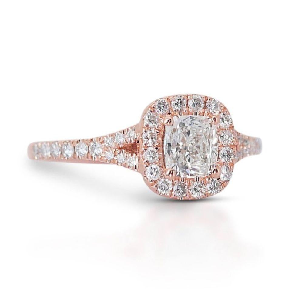 Breathtaking 0.9 Carat Cushion Diamond Ring in 18K Rose Gold In New Condition In רמת גן, IL