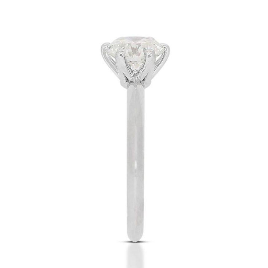 Breathtaking 1ct. Round Brilliant Diamond Ring set in 18K White Gold In New Condition For Sale In רמת גן, IL