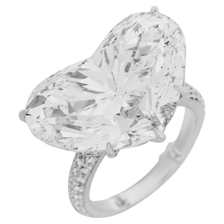 Impresionante Anillo de Diamantes talla corazón de 21,35 quilates - Certificado GIA

Una extraordinaria obra maestra de amor y brillo, este diamante talla corazón de 21,35 quilates es un tesoro raro y magnífico.

Con el color D y la claridad VS1 más