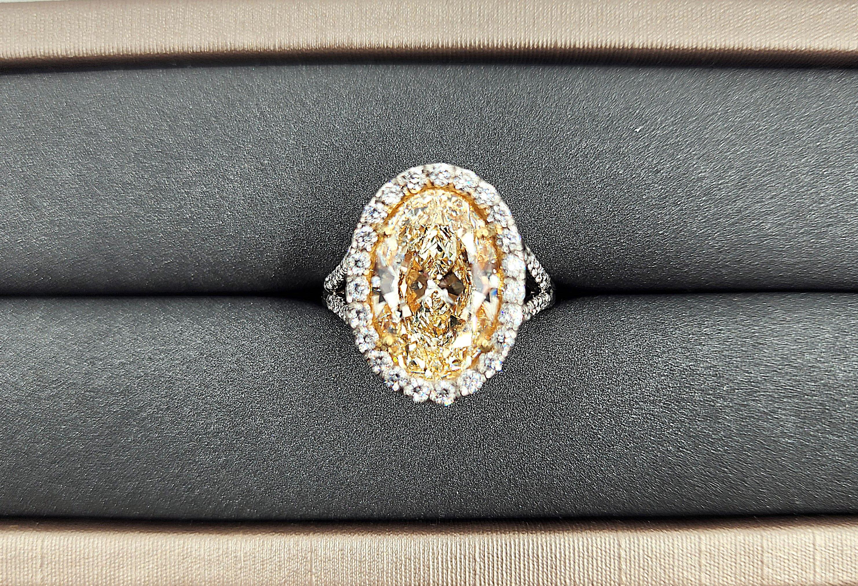 5,25 ct Certified Natural Yellow
Diamond Ring