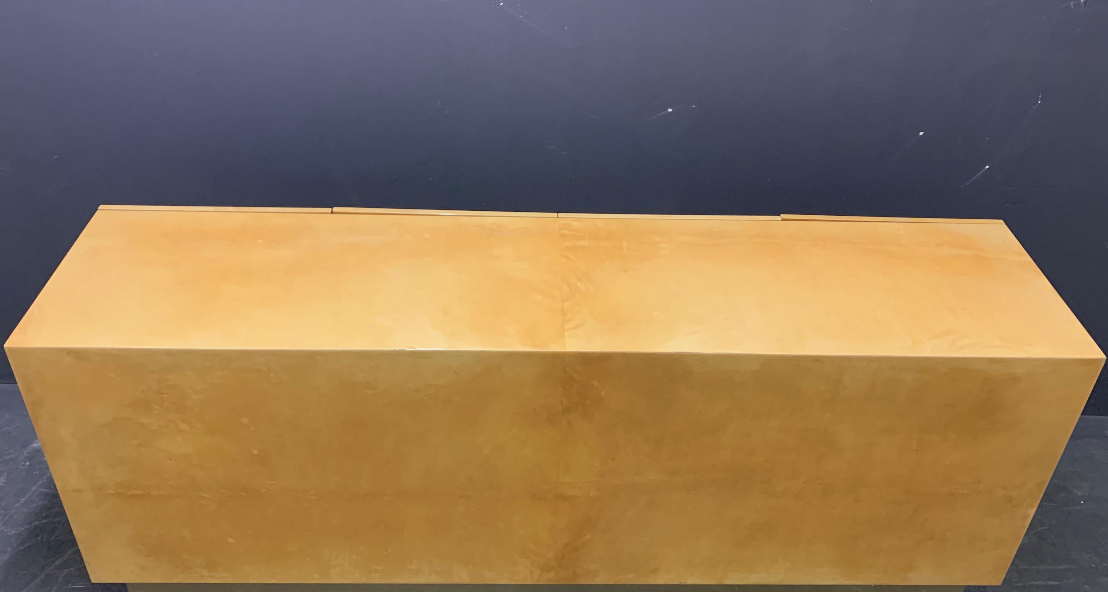 Ein atemberaubendes Sideboard oder Raumteiler aus Aldo Tura mit echter Rückenlehne im Angebot 3
