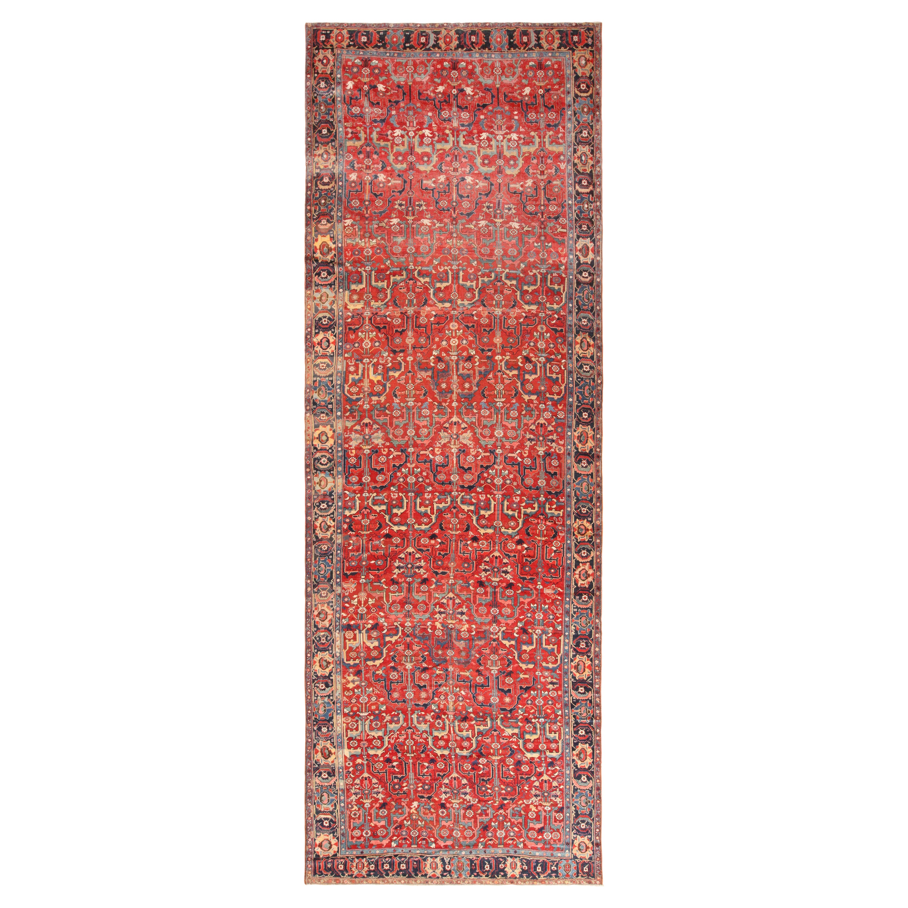 Atemberaubender antiker nordwestlicher persischer breiter Galerieteppich mit breitem Flur 6'9" x 19'6" im Angebot