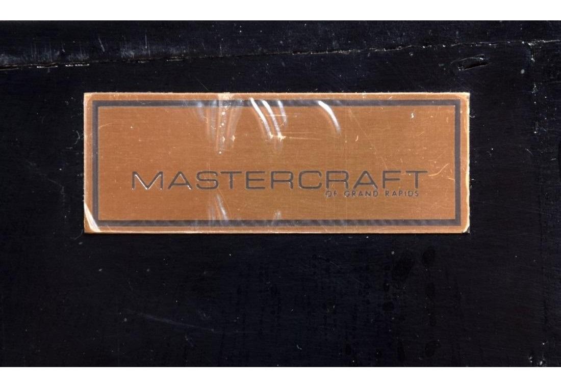 Eine atemberaubende schwarz lackierte Anrichte oder Sideboard aus Messing von Mastercraft im Zustand „Gut“ im Angebot in Dallas, TX