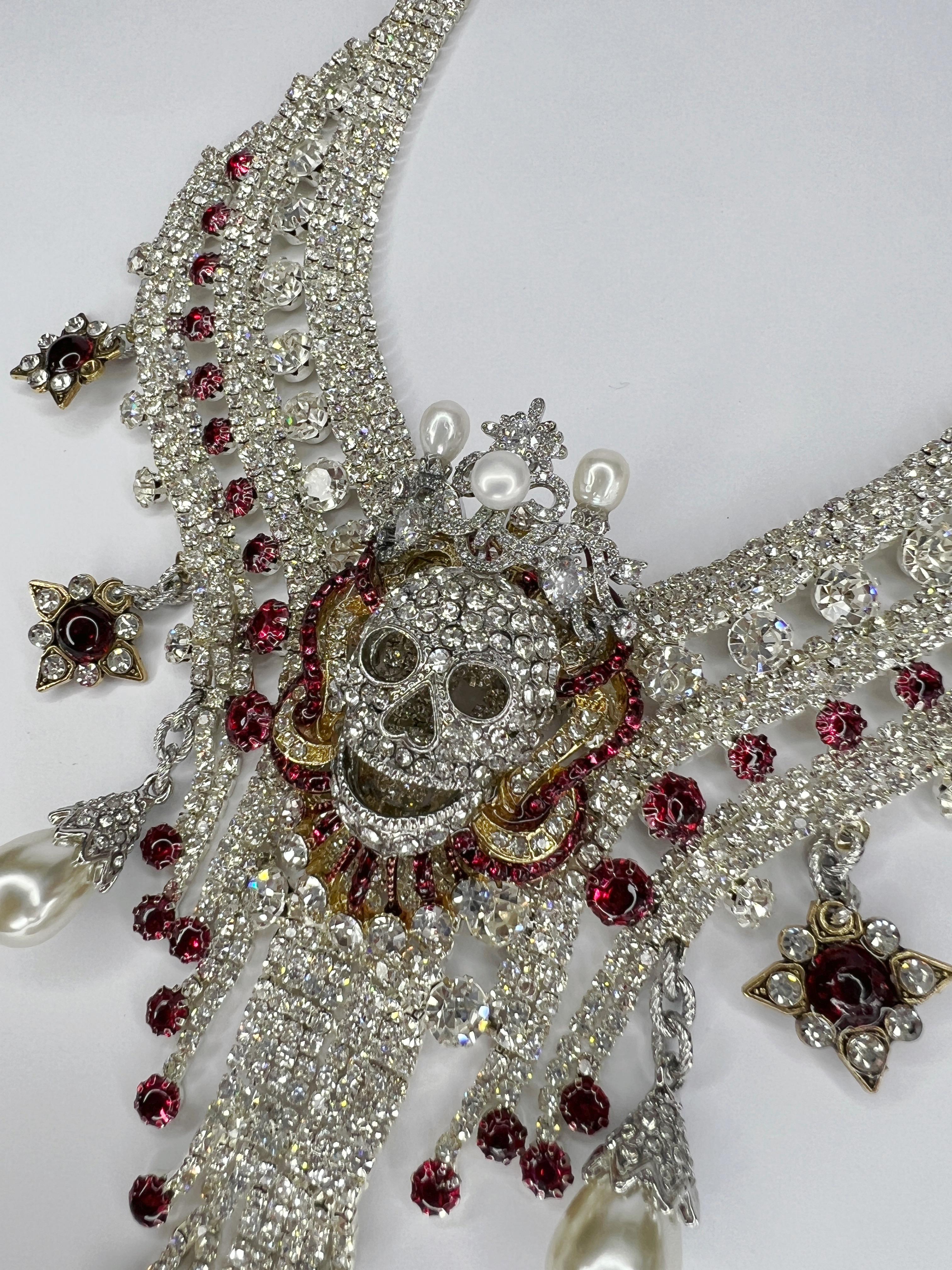 Breathtaking crystal skull necklace with pearl crown For Sale 1
