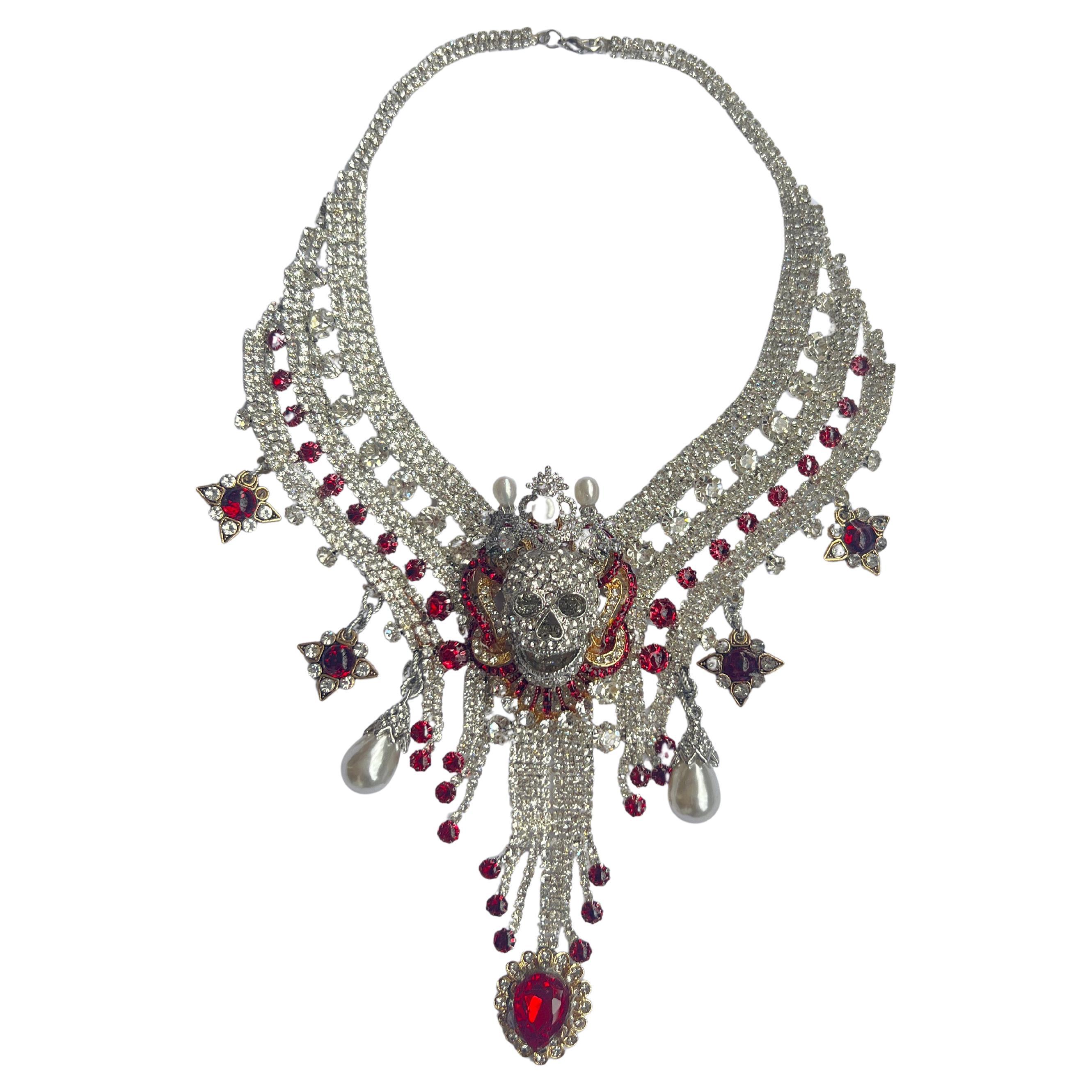 Breathtaking crystal skull necklace with pearl crown For Sale