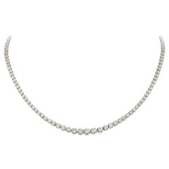 Breathtaking Diamond 18 Karat White Gold Necklace for Her