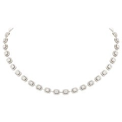 Breathtaking Diamond 18 Karat White Gold Necklace for Her