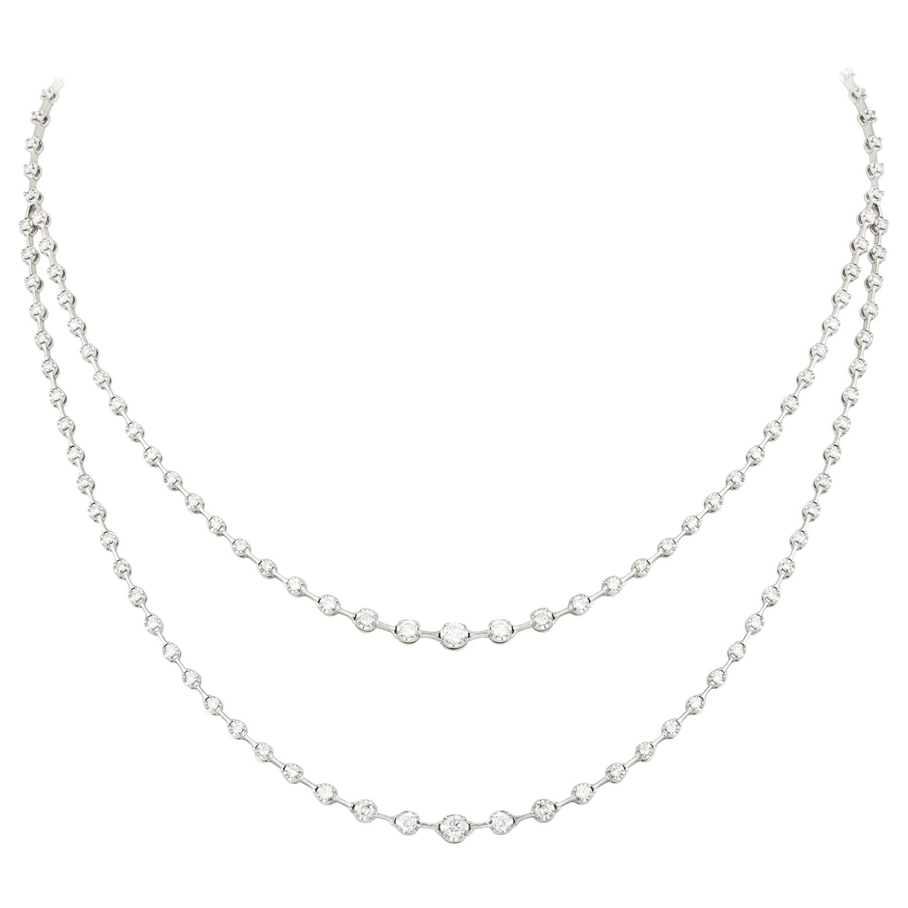 Breathtaking Diamond 18 Karat White Gold Necklace for Her For Sale
