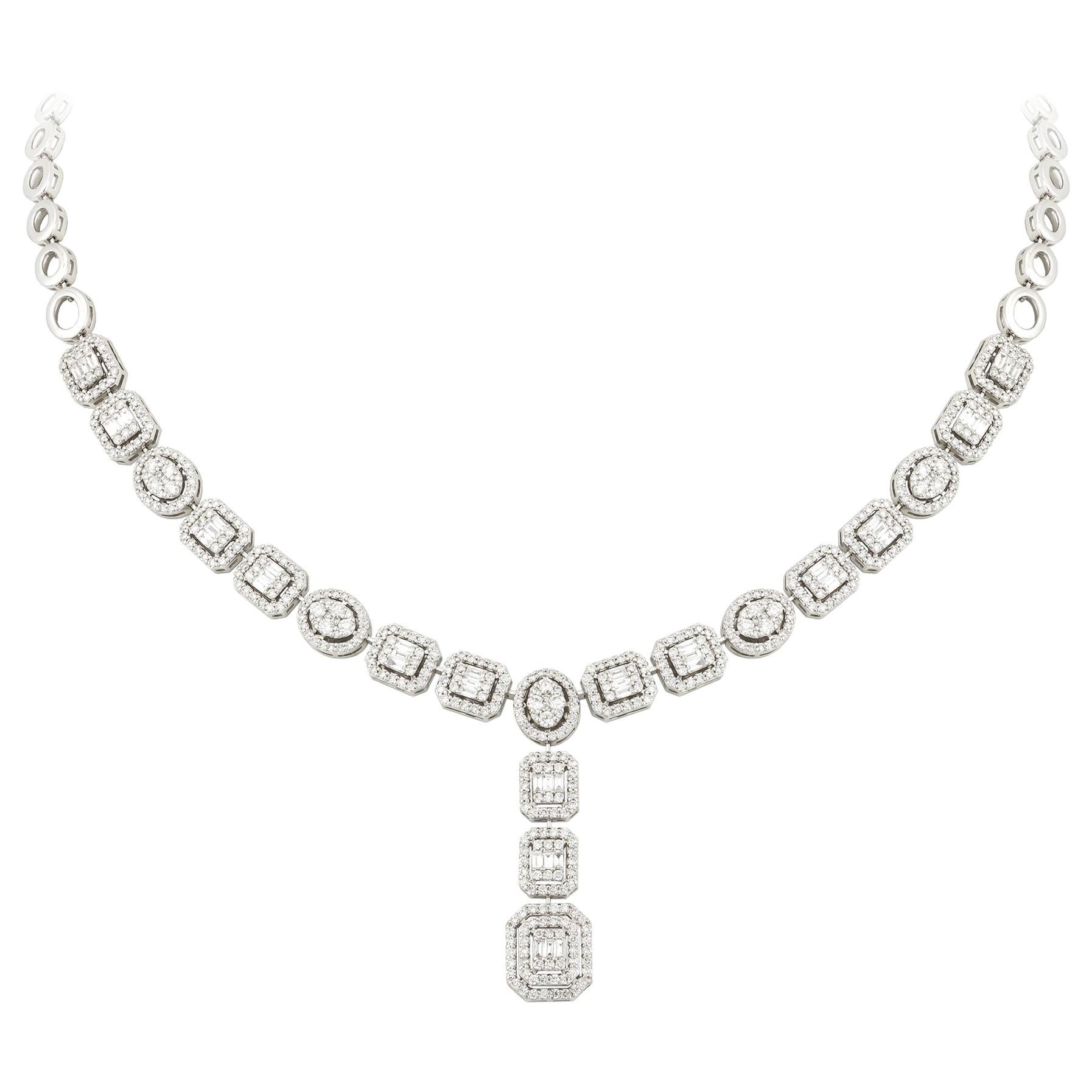Breathtaking Diamond 18 Karat White Gold Necklace for Her For Sale