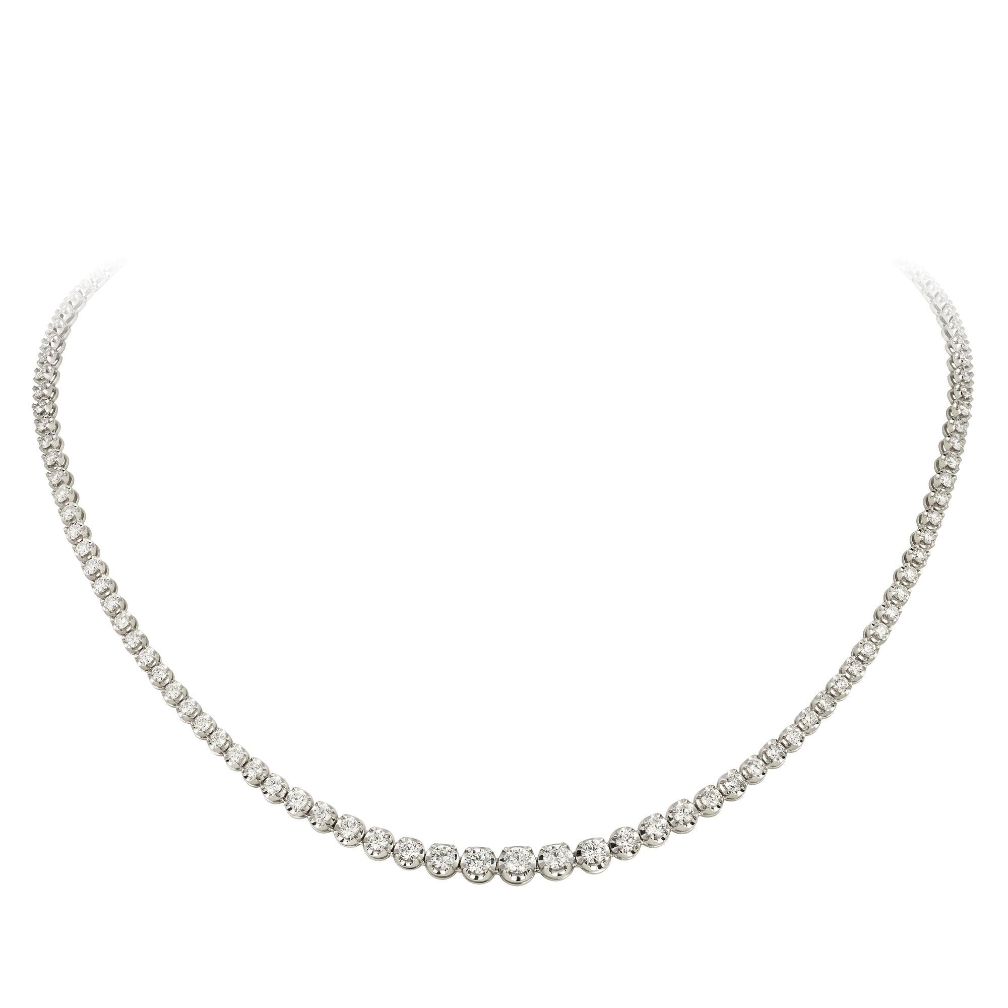 Breathtaking Diamond 18 Karat White Gold Necklace for Her In New Condition For Sale In Montreux, CH