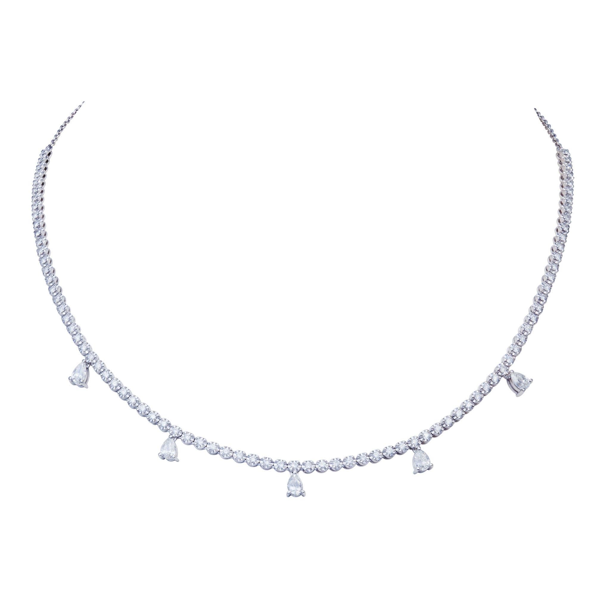 Breathtaking Diamond 18 Karat White Gold Necklace for Her In New Condition For Sale In Montreux, CH