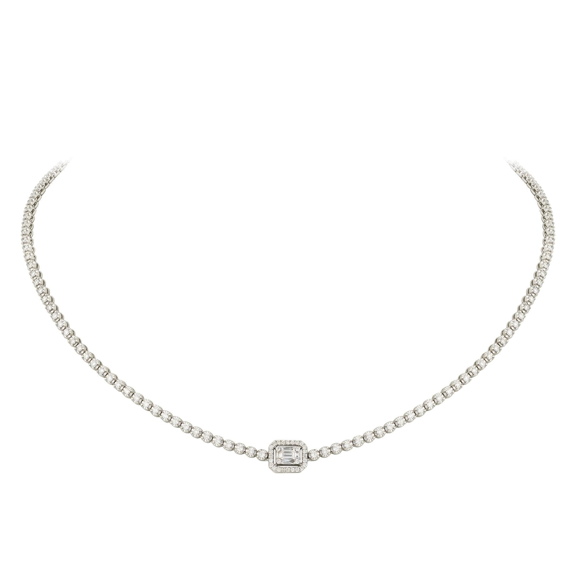 Breathtaking Diamond 18 Karat White Gold Necklace for Her In New Condition For Sale In Genève, GE
