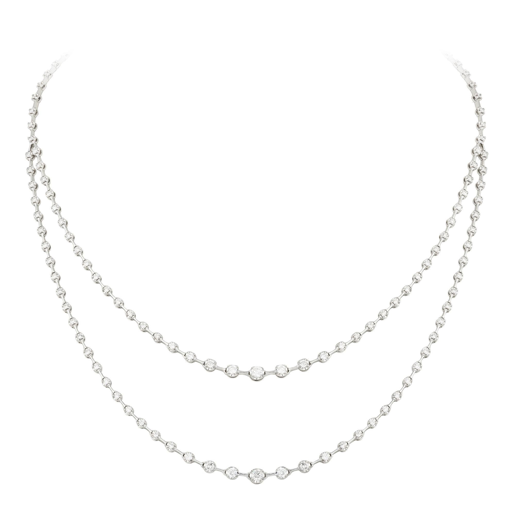 Breathtaking Diamond 18 Karat White Gold Necklace for Her For Sale 1