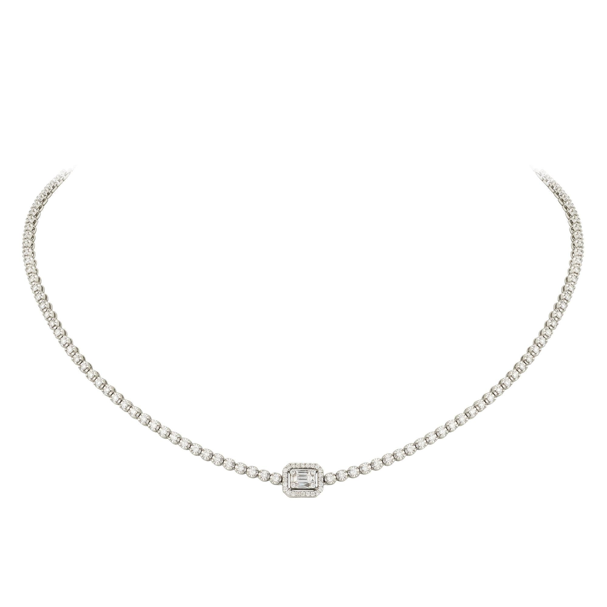 Breathtaking Diamond 18 Karat White Gold Necklace for Her For Sale 1