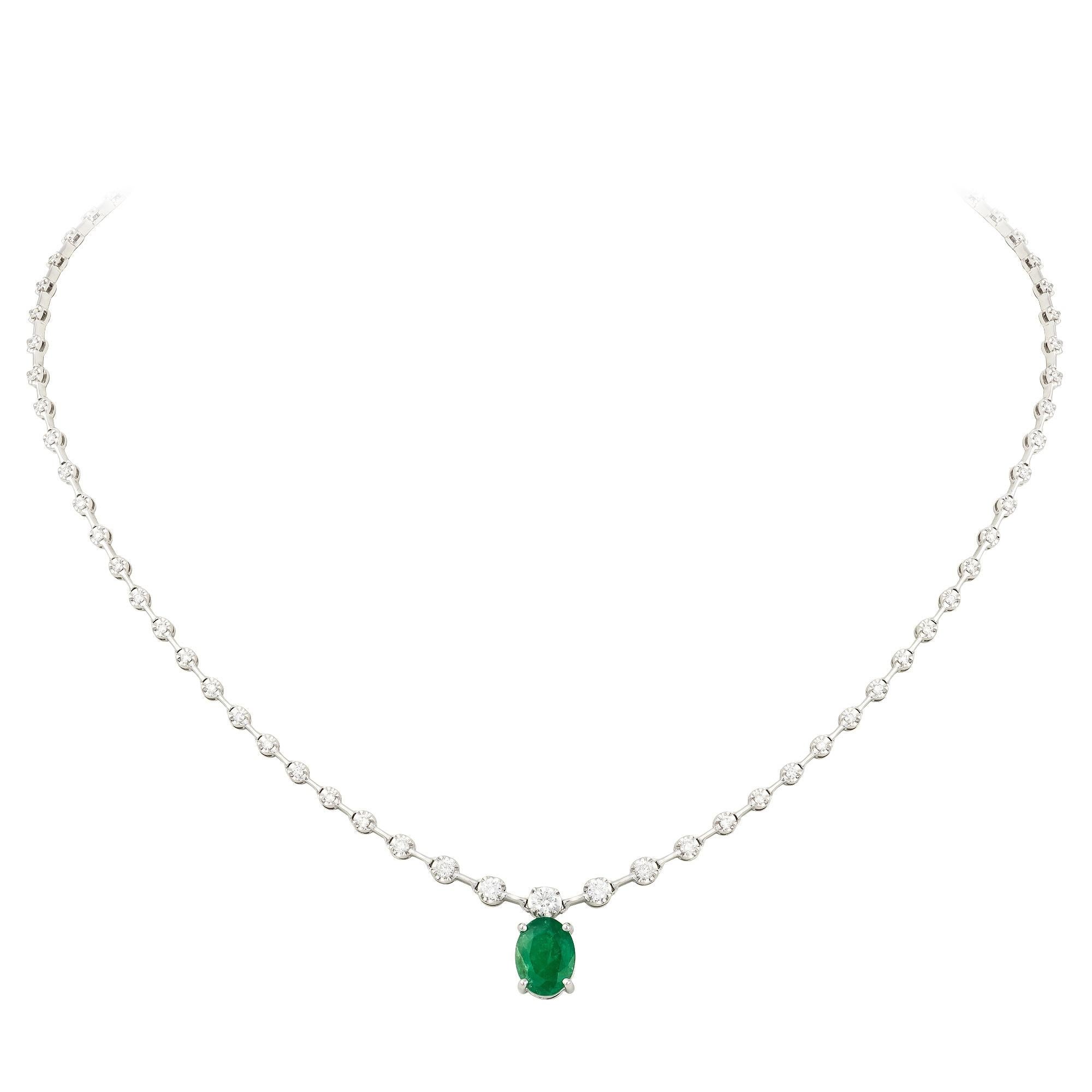 Breathtaking Diamond 18k White Gold Necklace for Her For Sale 1