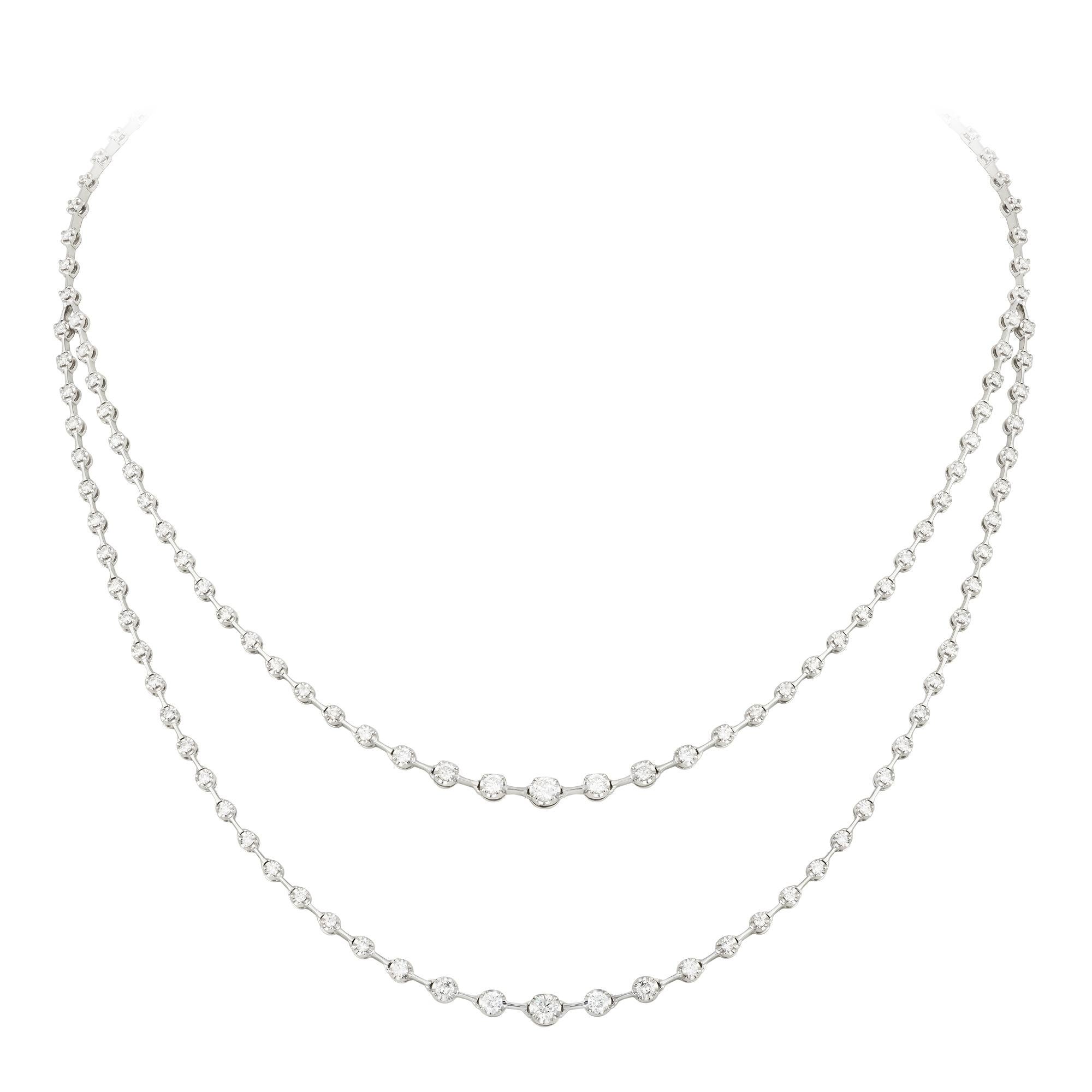 Breathtaking Diamond 18k White Gold Necklace for Her For Sale 1