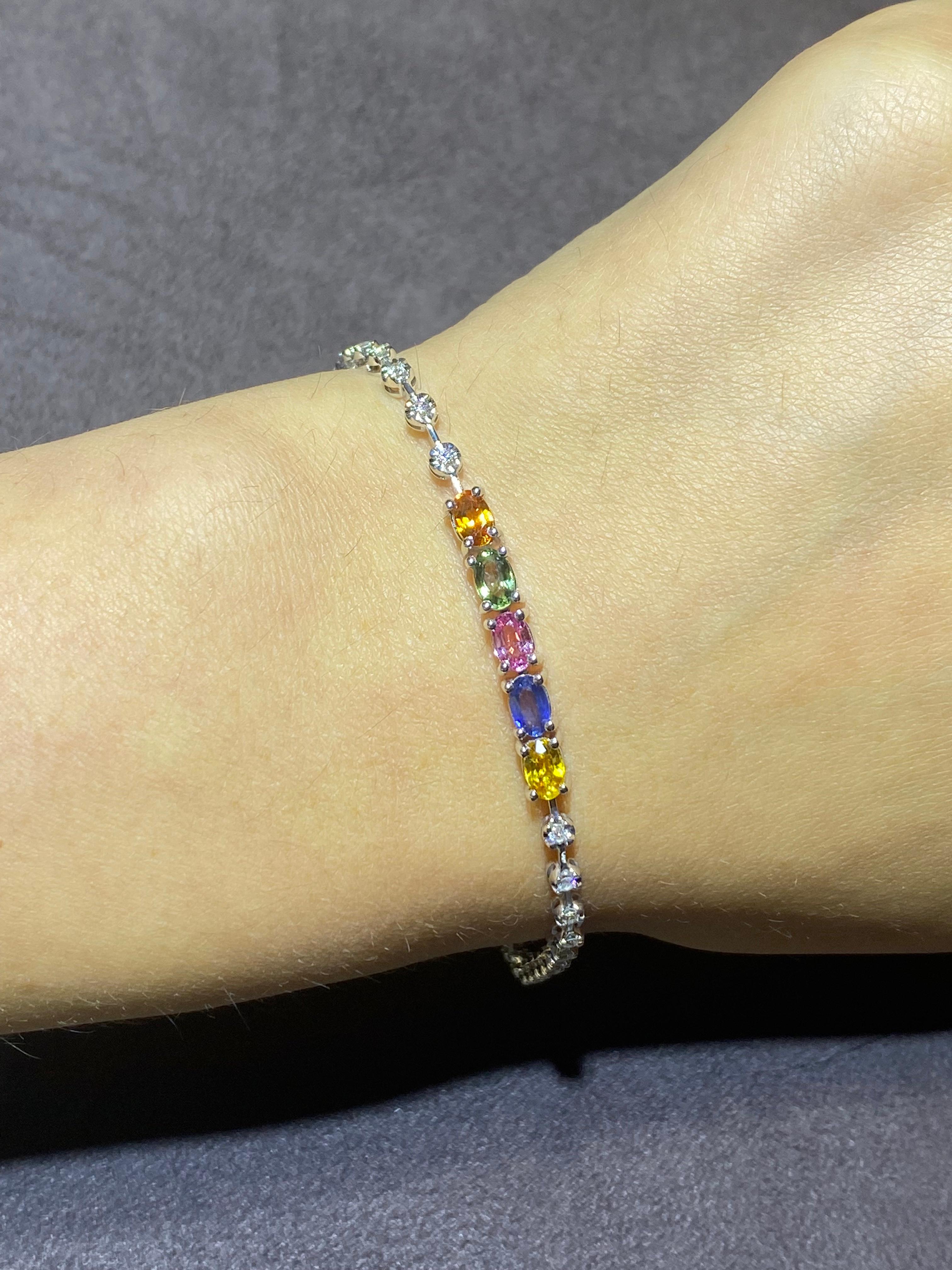 Breathtaking Diamond Multi Sapphire White 18K Gold Bracelet for Her In New Condition In Genève, GE