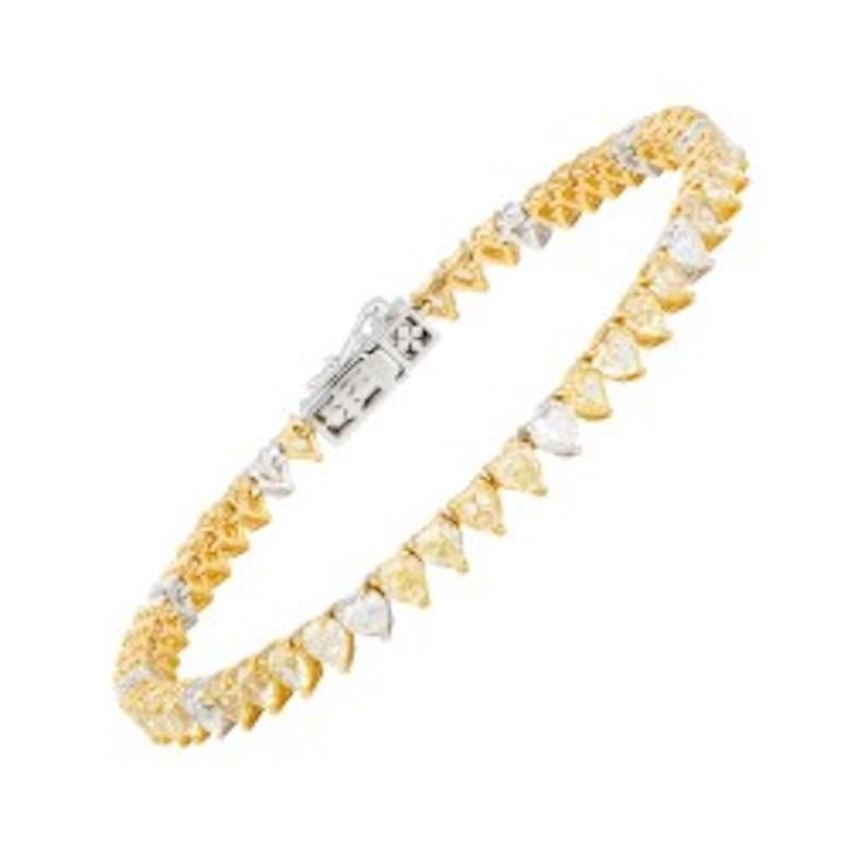 Antique Cushion Cut Breathtaking Diamond Yellow 18К Gold Pear Shape Tennis Bracelet for Her For Sale