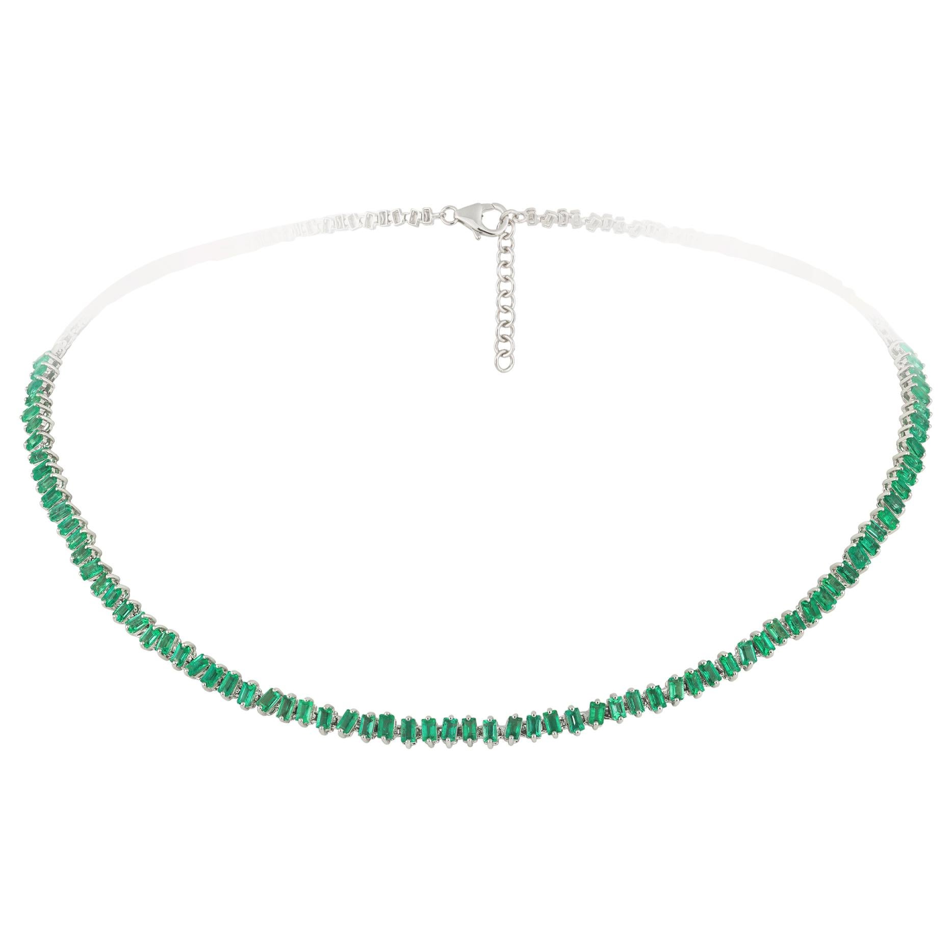Breathtaking Emerald 18 Karat White Gold Necklace for Her For Sale