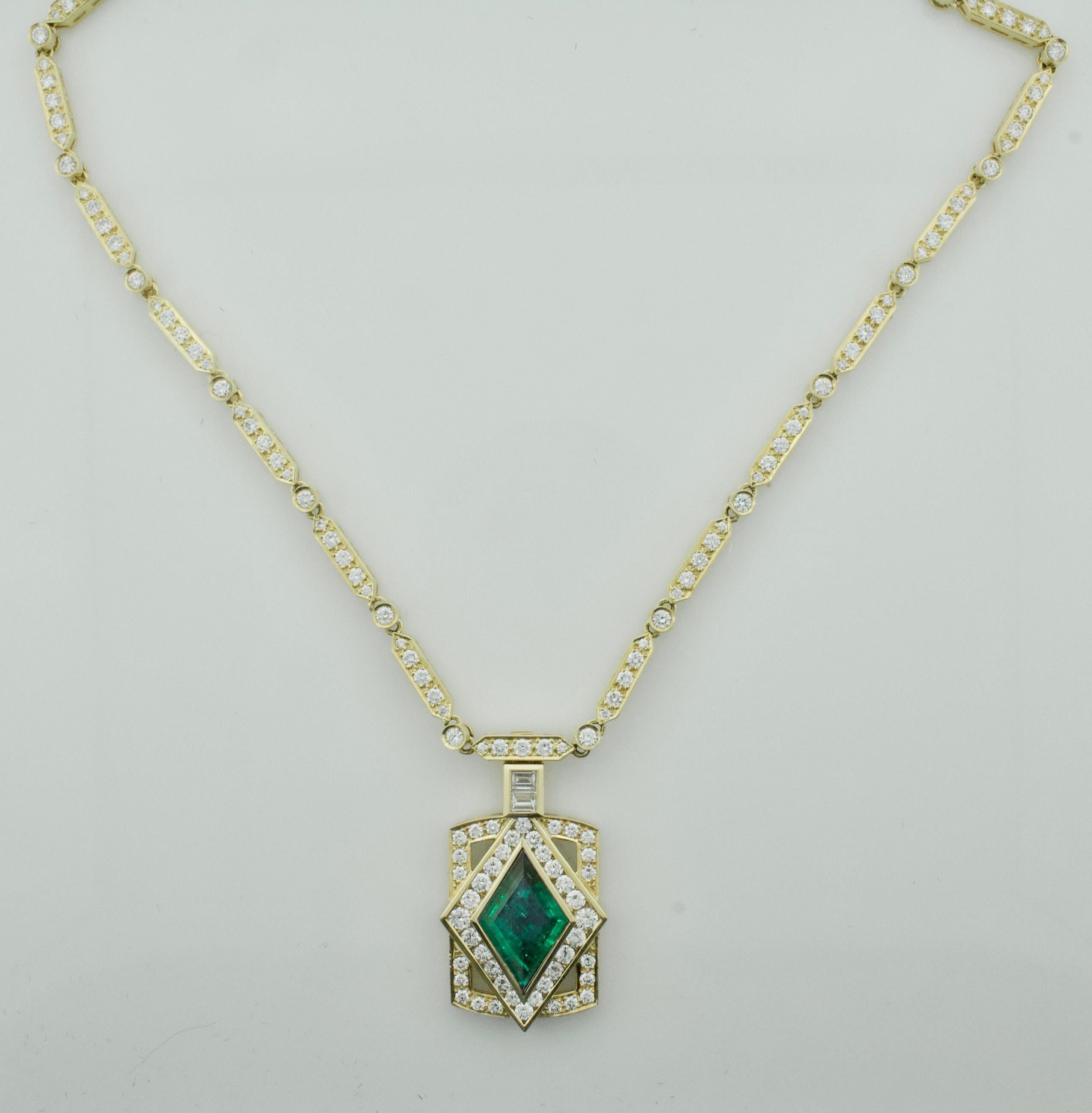 Round Cut Beathtaking Emerald and Diamond Necklace in 18K 3.75 Diamond Shaped Emerald