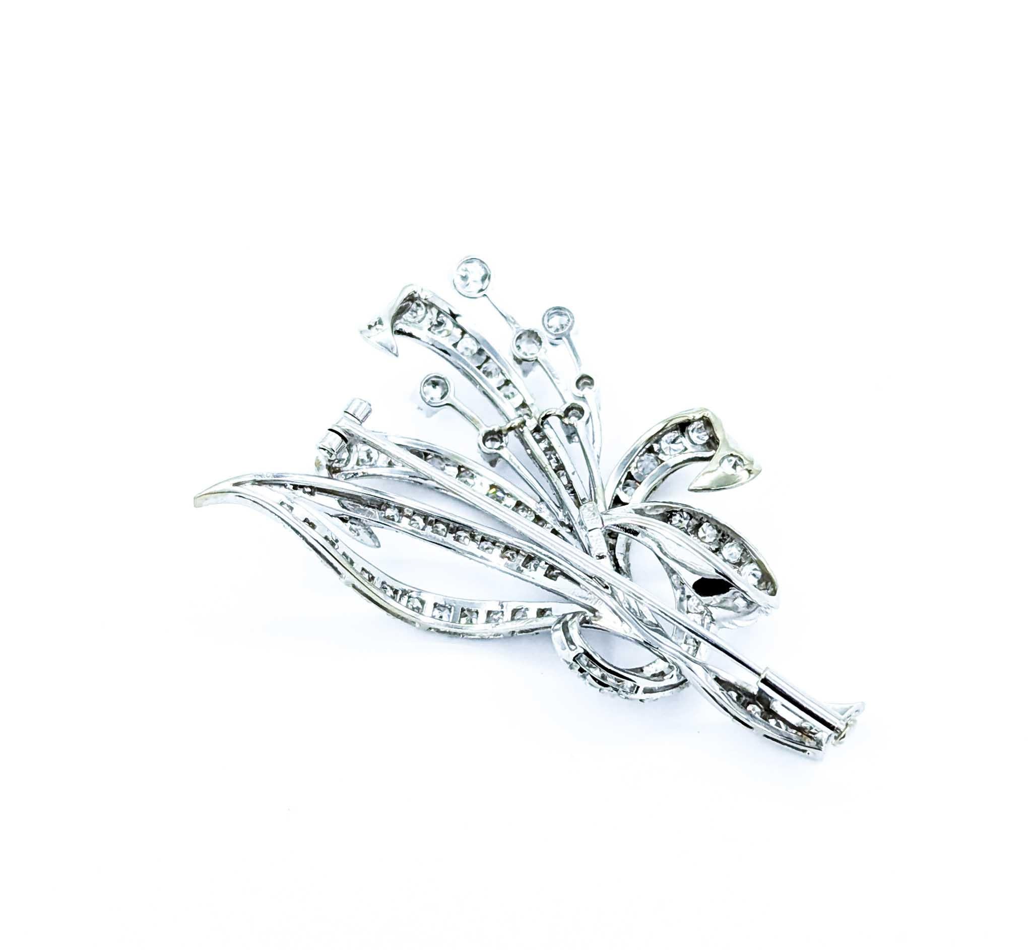 Rétro Broche en or blanc 18k à fleurs et diamants Whiting en vente