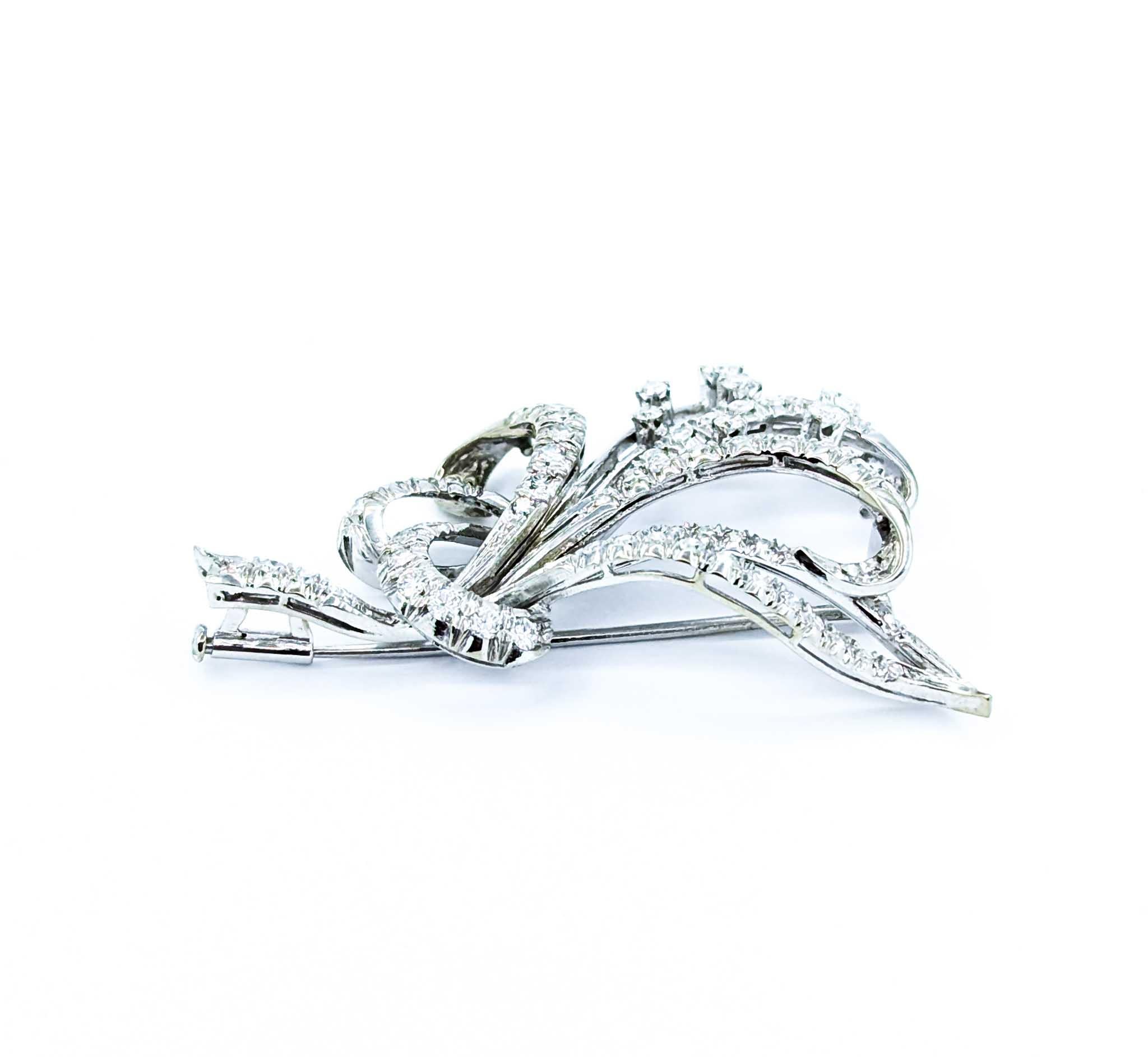 Broche en or blanc 18k à fleurs et diamants Whiting Unisexe en vente